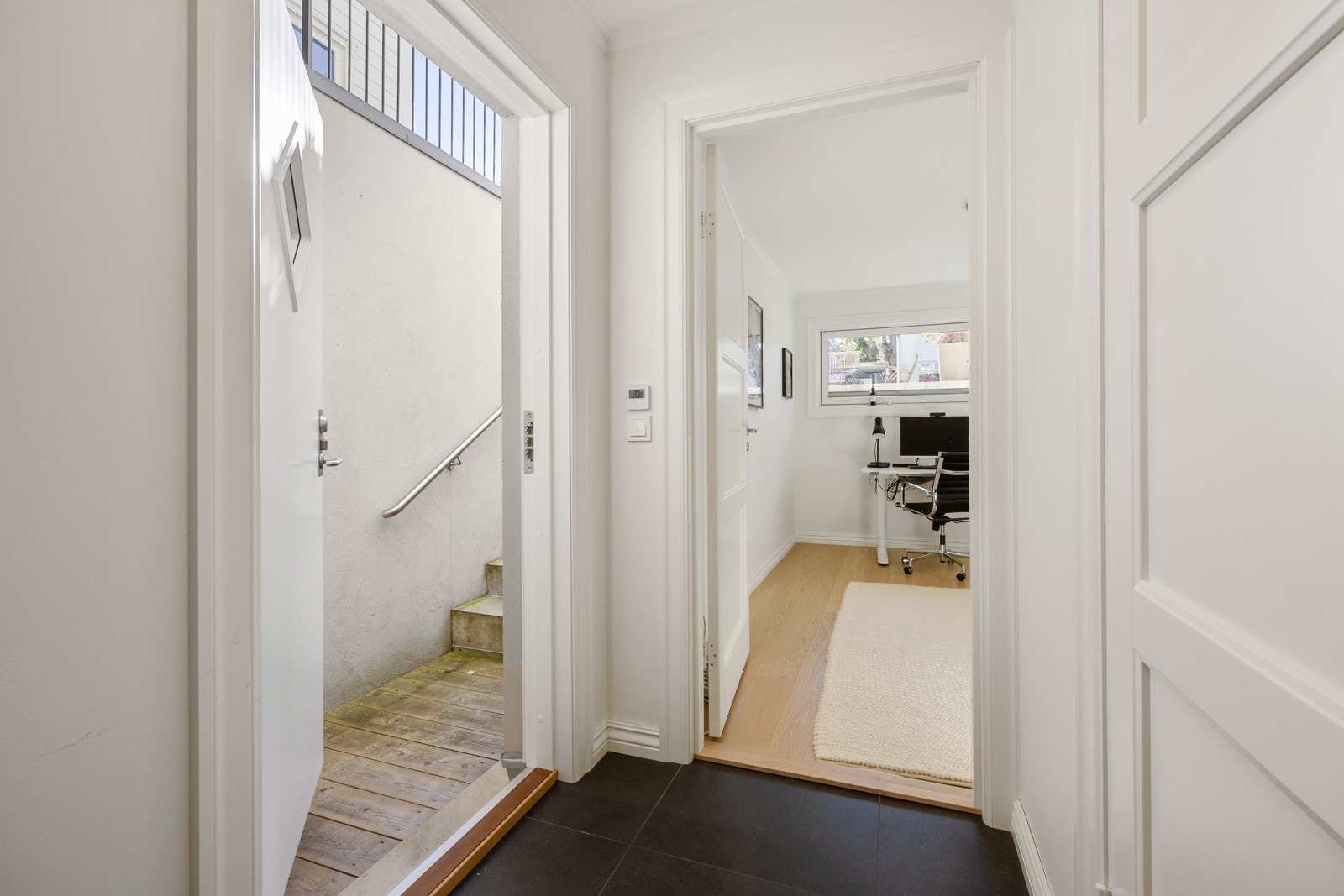 Kjelleren kan bli en fin gjeste-/ungdomsavdeling med eget bad. Galleribilde