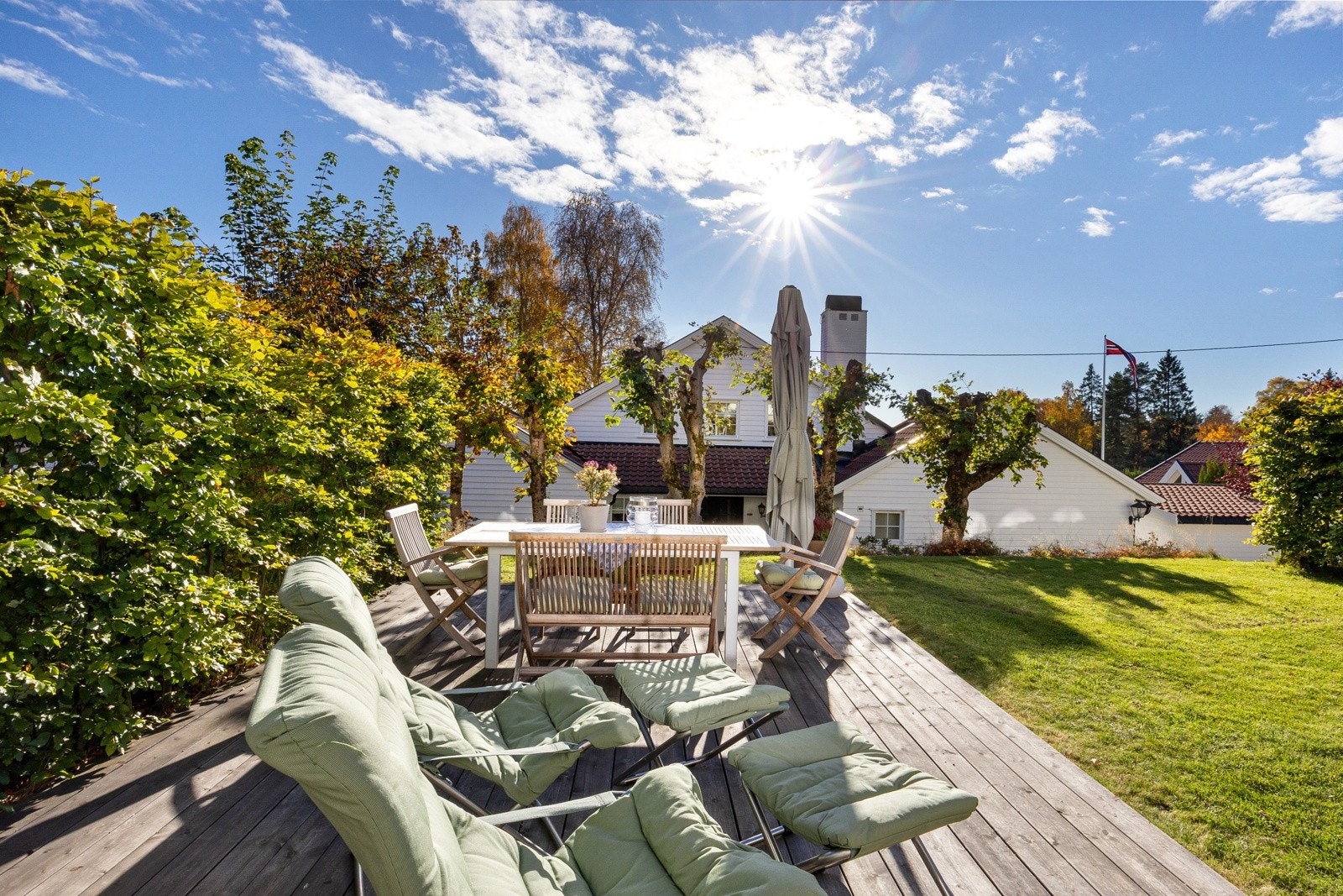 Markterrassen ble utvidet i 2024, og innbyr til både stille stunder og lange, sosiale kvelder. Galleribilde