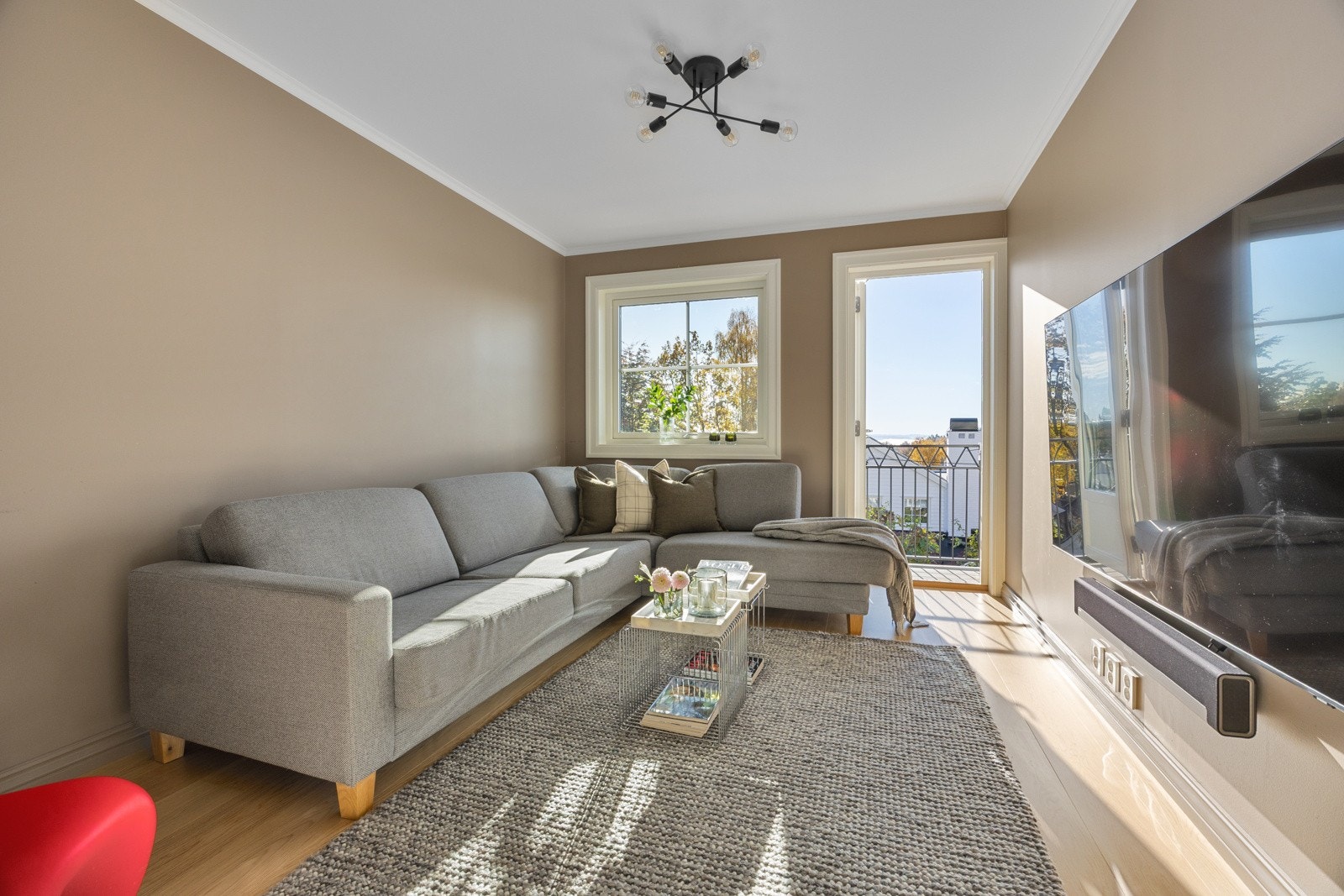 Hele fire soverom betyr mange valgmuligheter, og det ene rommet benyttes i dag som ekstra stue. Galleribilde