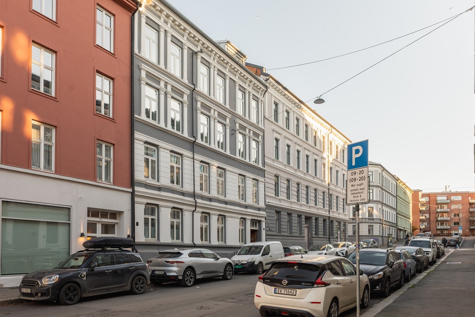 Her bor du tilbaketrukket til hovedsaklig omgitt av pene, klassiske bygårder Galleribilde