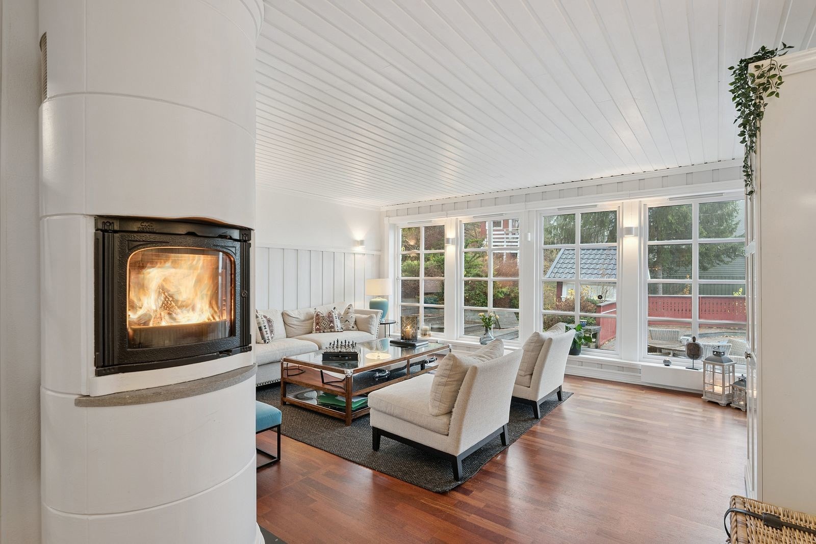 Peis i stue. Galleribilde