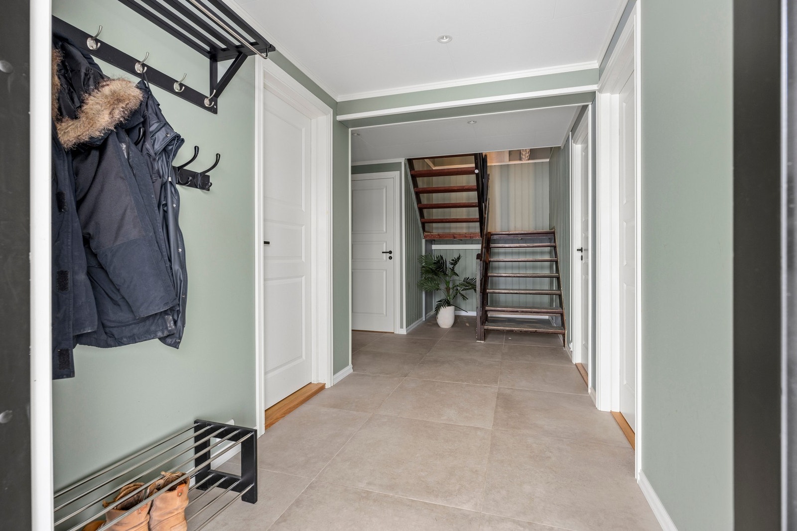 Gang inkl. trapp - ca 16 kvm. Galleribilde