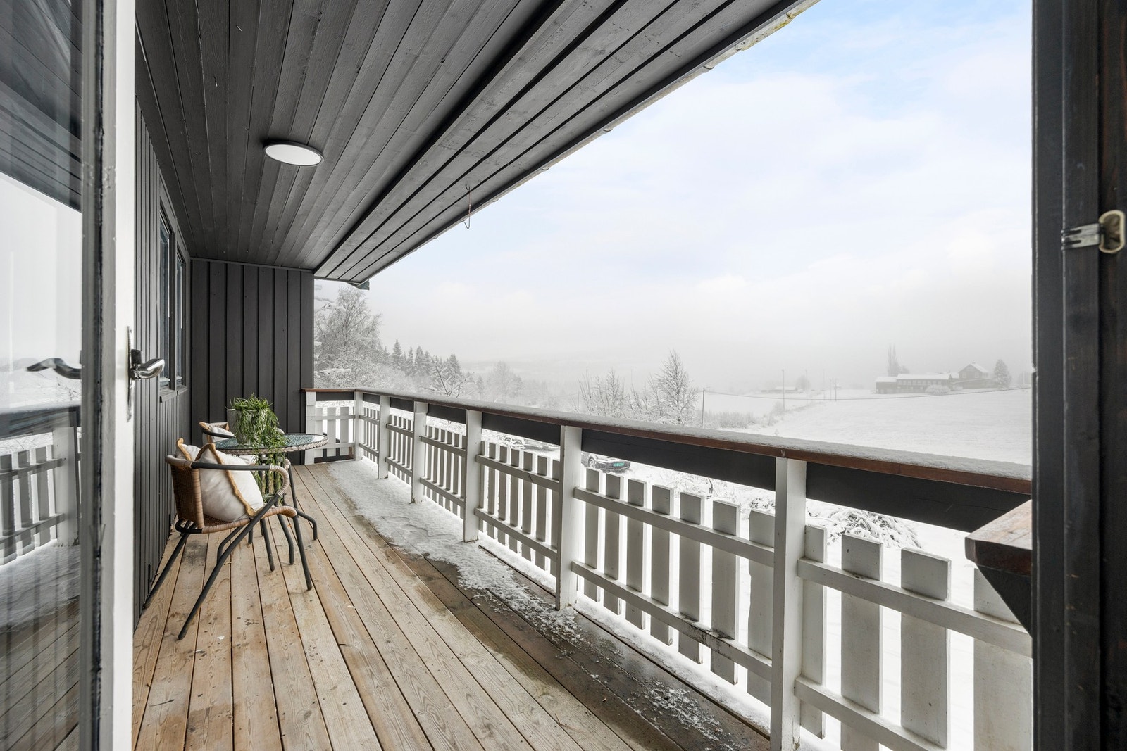 Fra stuen er det utgang til balkong på ca 10 kvm Galleribilde