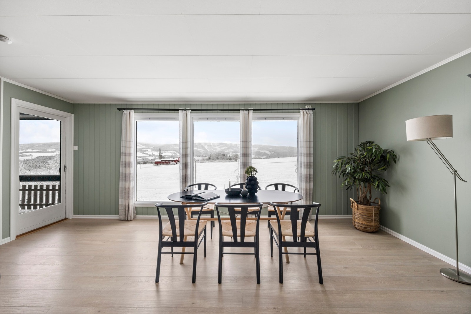 Pent oppusset enebolig med landlig utsikt og god standard! Galleribilde