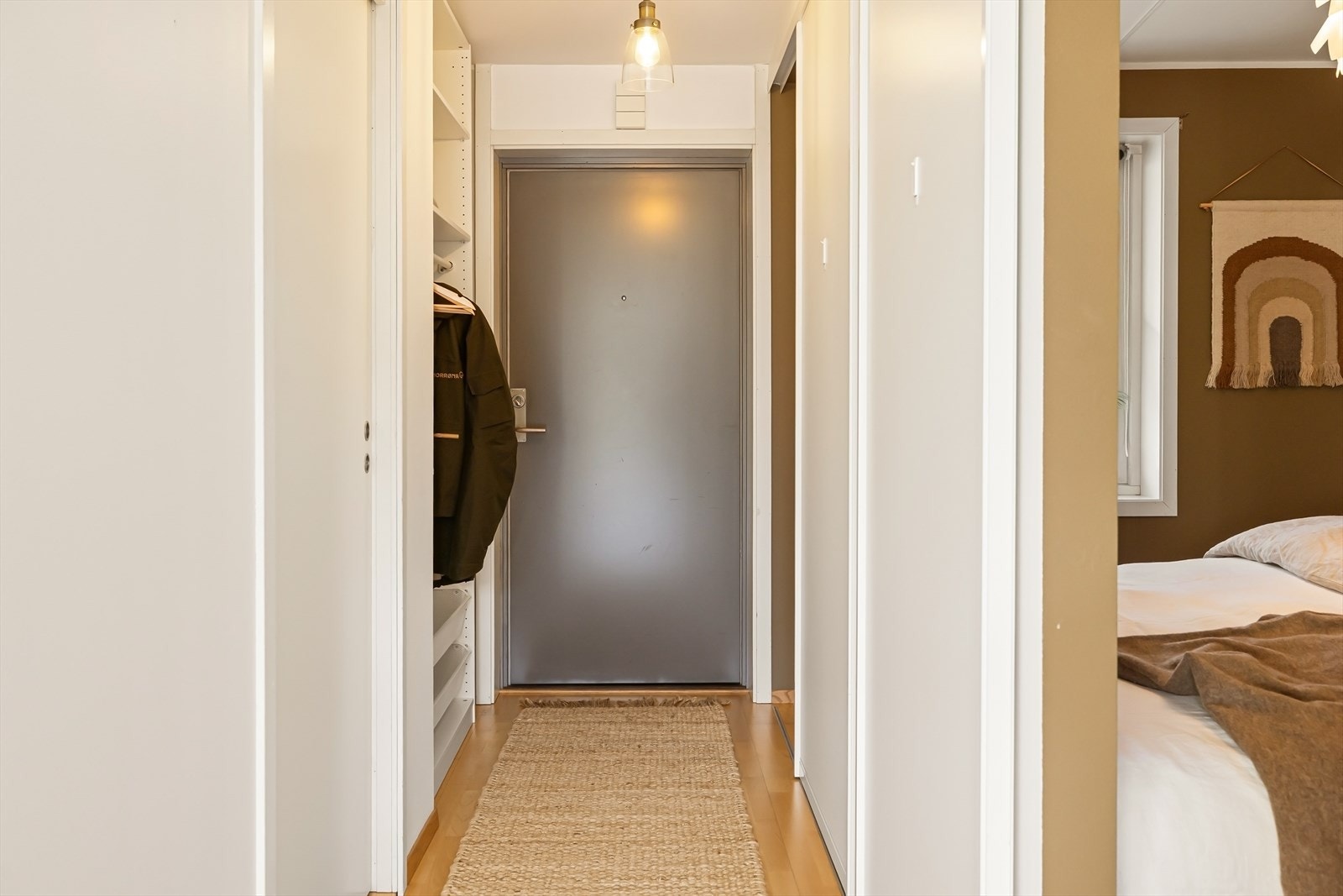 Like ved gangen finner man leilighetens "hovedsoverom". Galleribilde