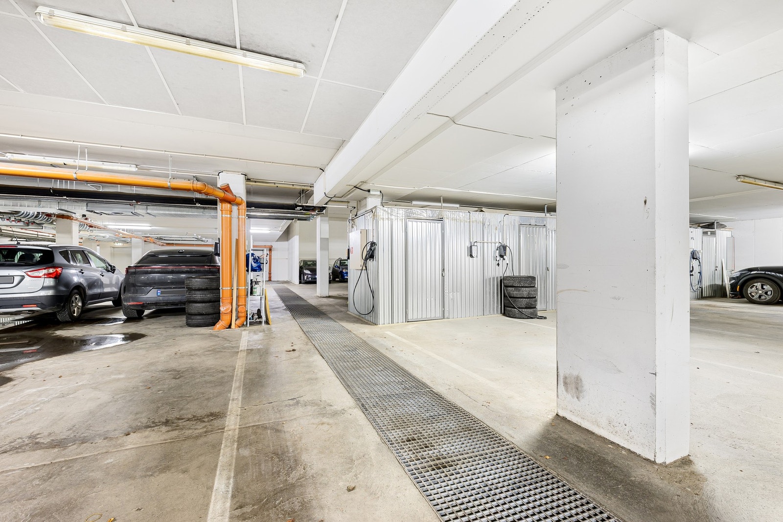 Med boligen følger rett til bruk av én fast parkeringsplass i oppvarmet parkeringskjeller, samt en bod på 4 kvm. Galleribilde