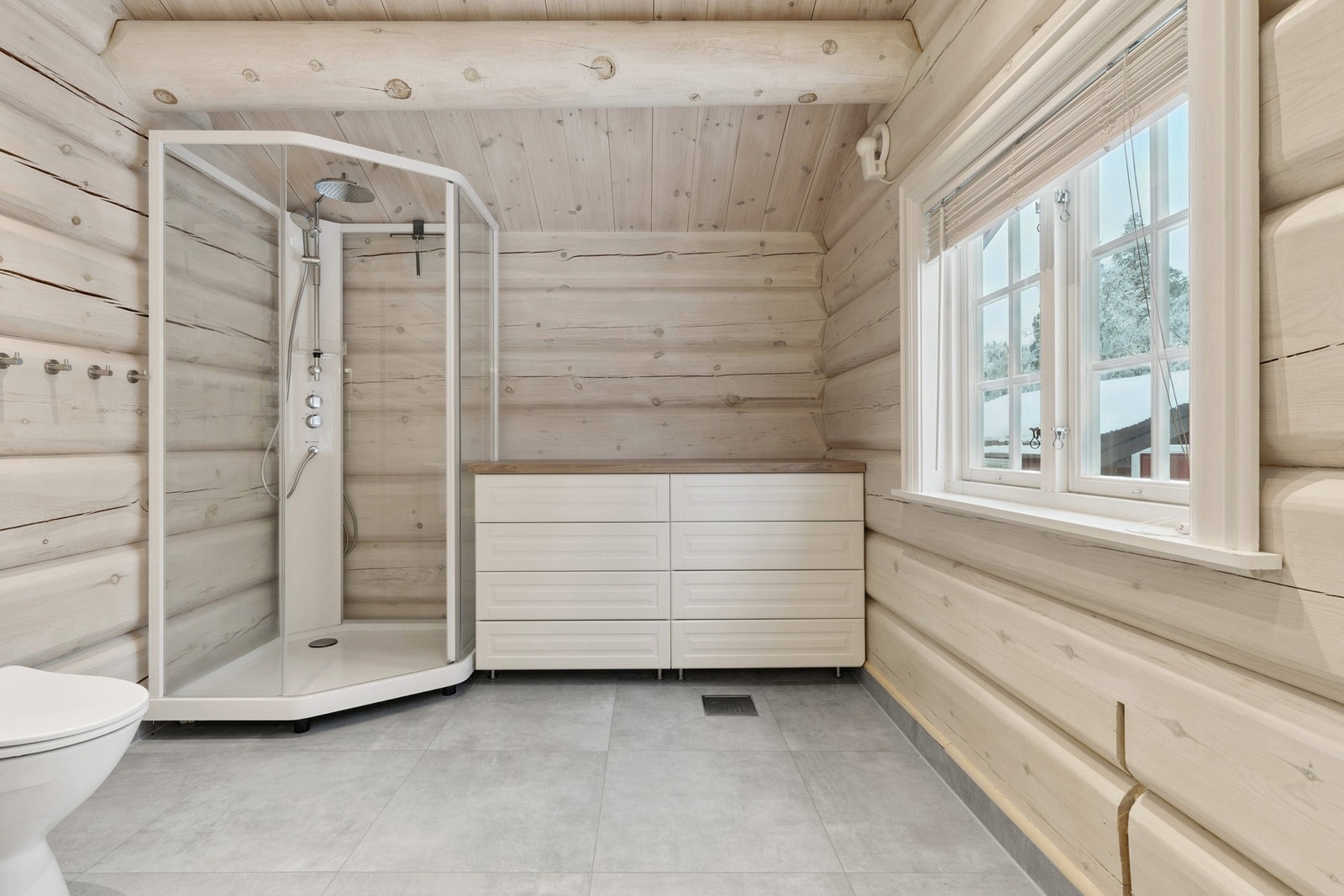 Det er frostsikring rundt rør for å hindre frostskader. Galleribilde