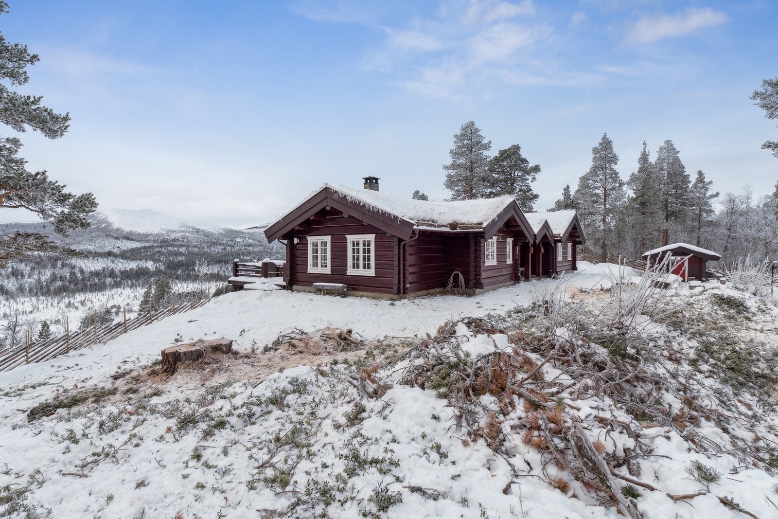 Sommerstid tilbyr Savalen naturskjønne turmuligheter, sykkelruter, gode fiskevann og fine badeplasser. Galleribilde