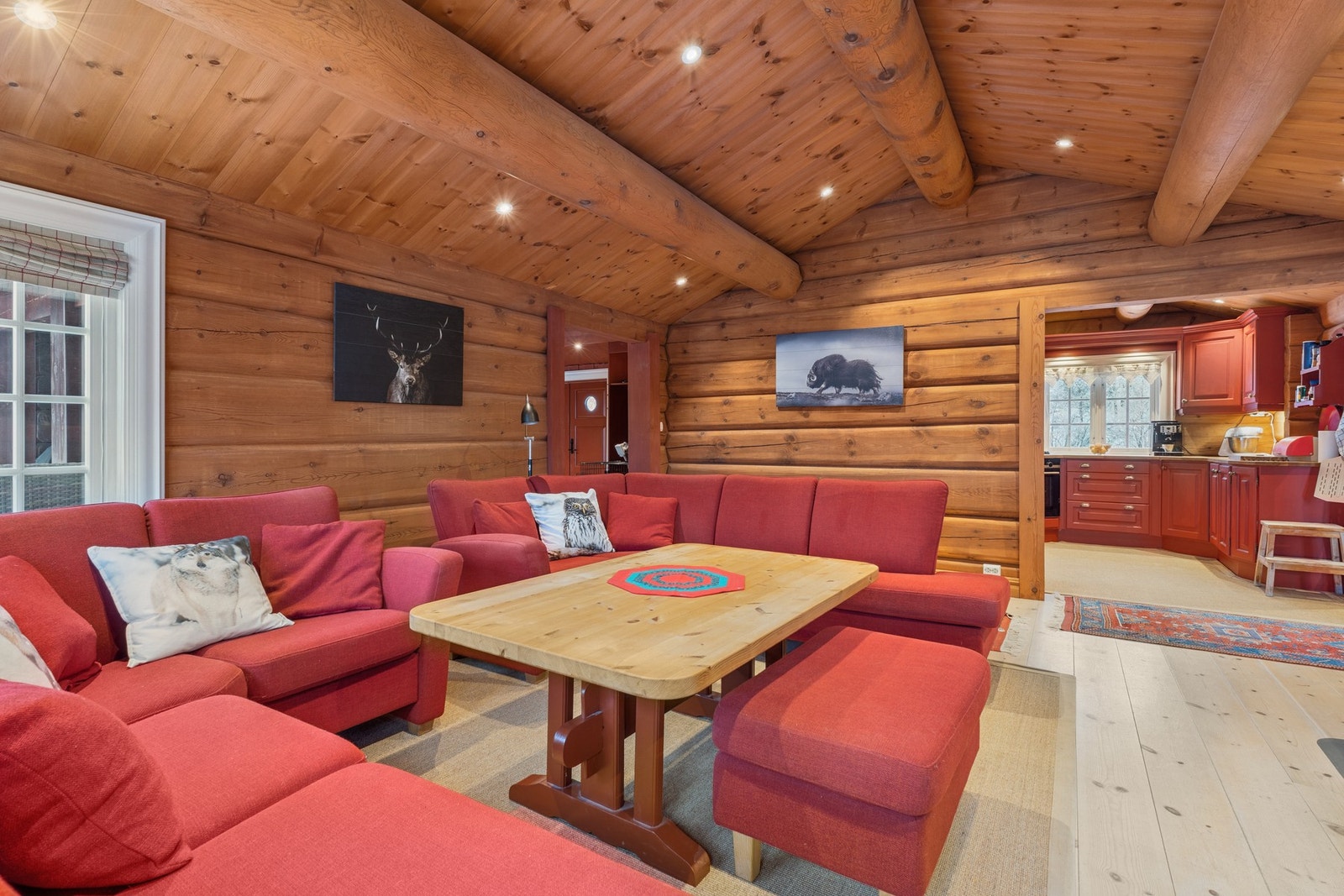 Hytten selges med møblement. Galleribilde