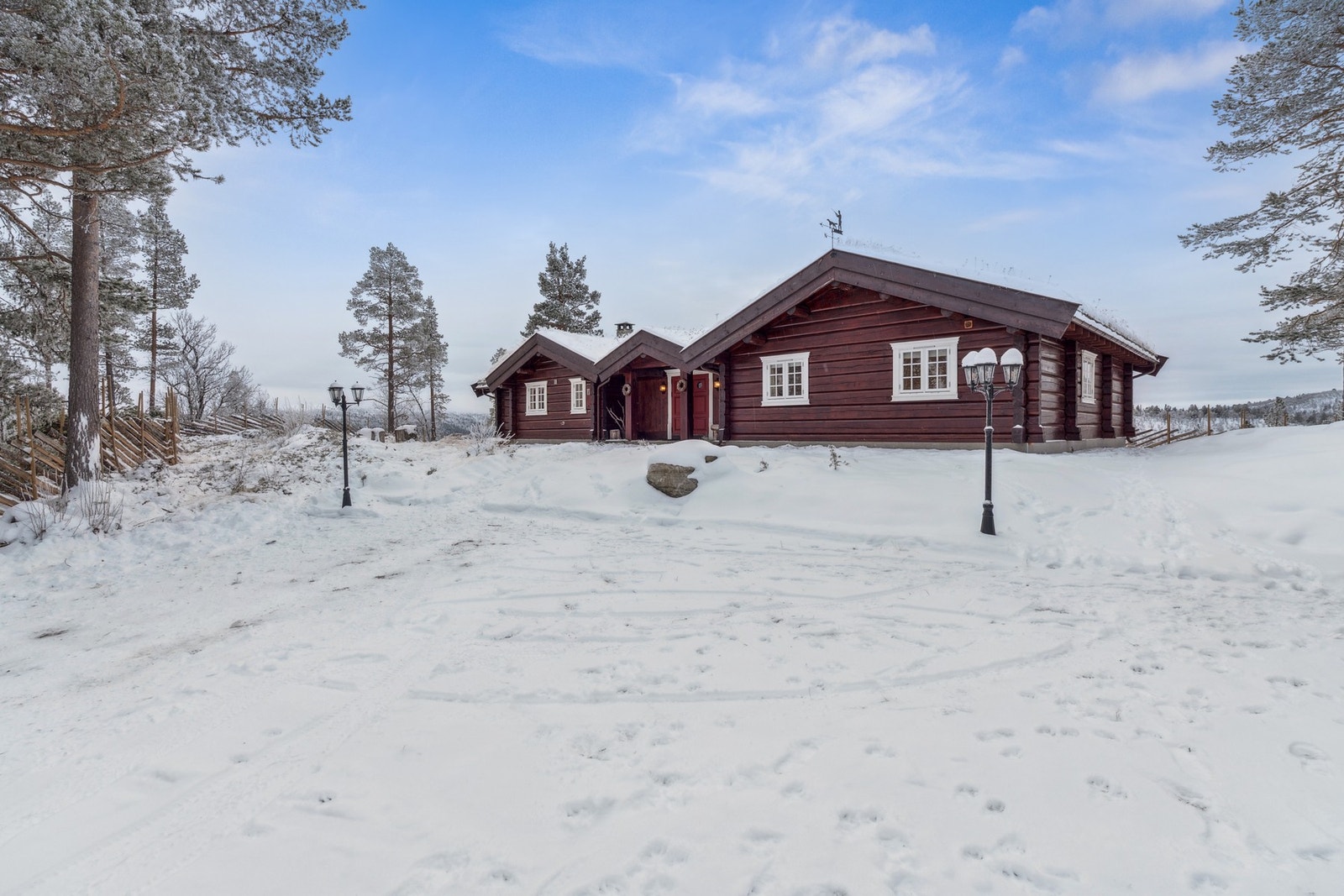 Fra hytten er det omtrent 300 meter til nærmeste langrennsløype og omtrent 800 meter til Savalen skisenter. Galleribilde