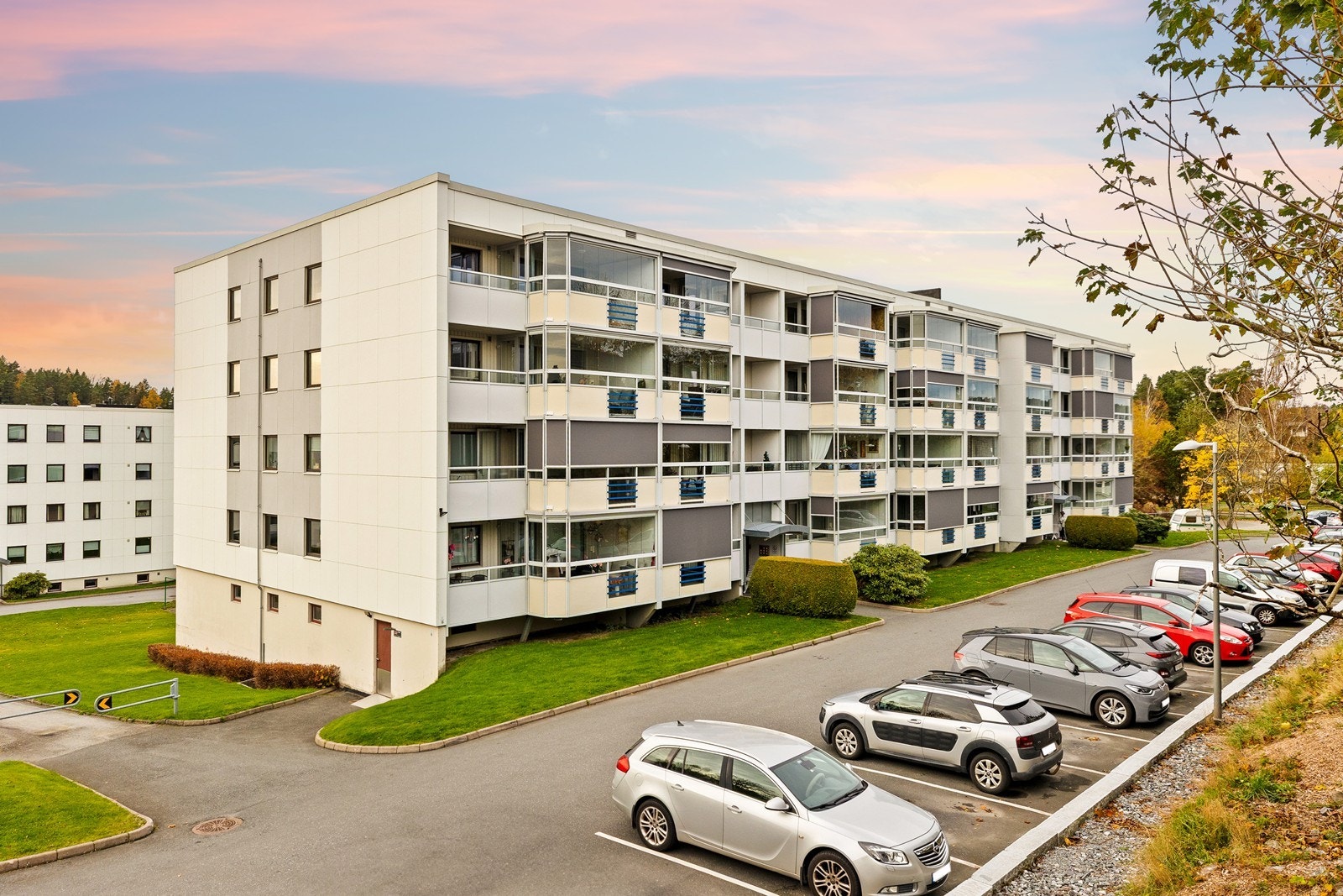 Gode parkeringsmuligheter på borettslaget tomt Galleribilde