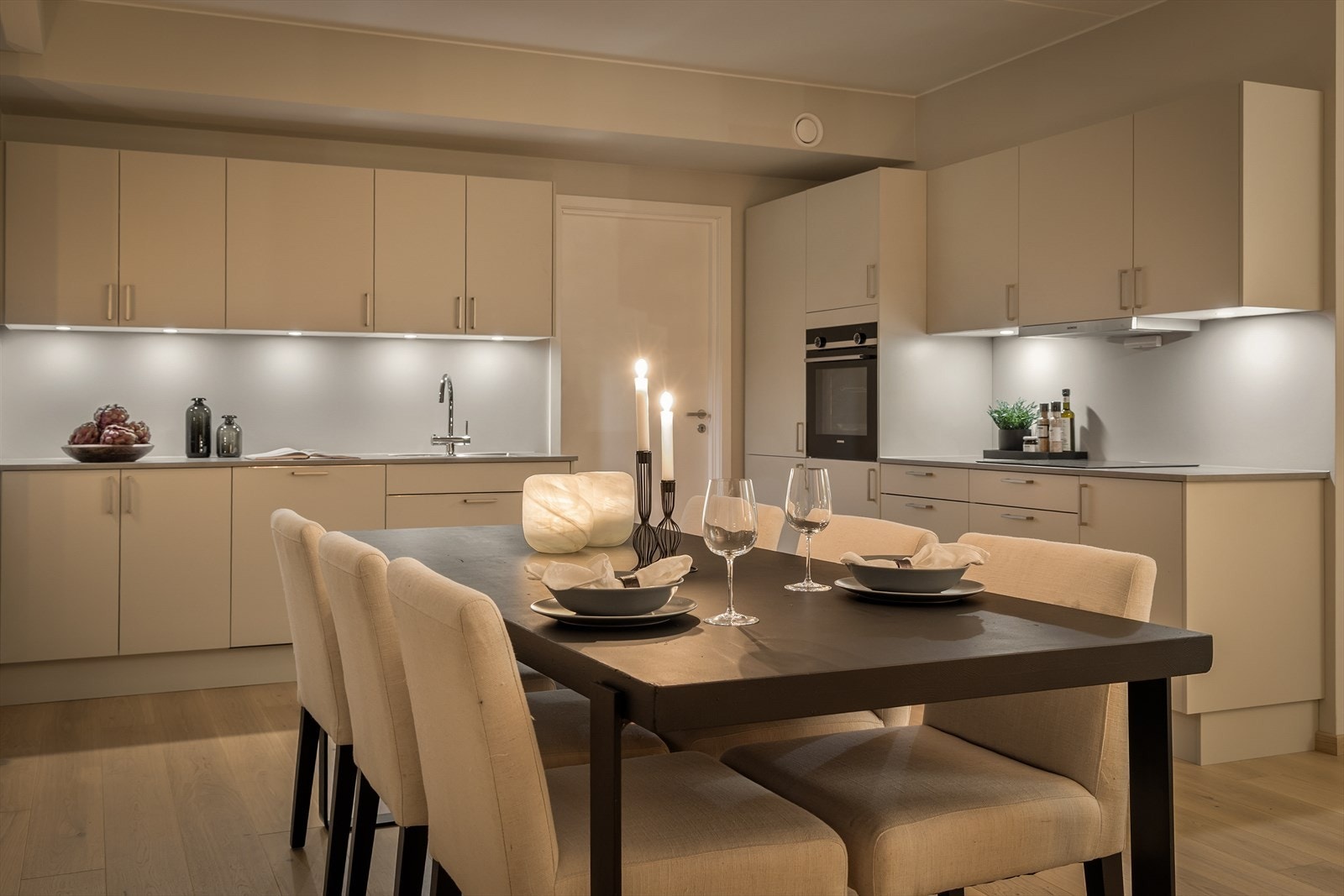 God plass til spisestue Galleribilde