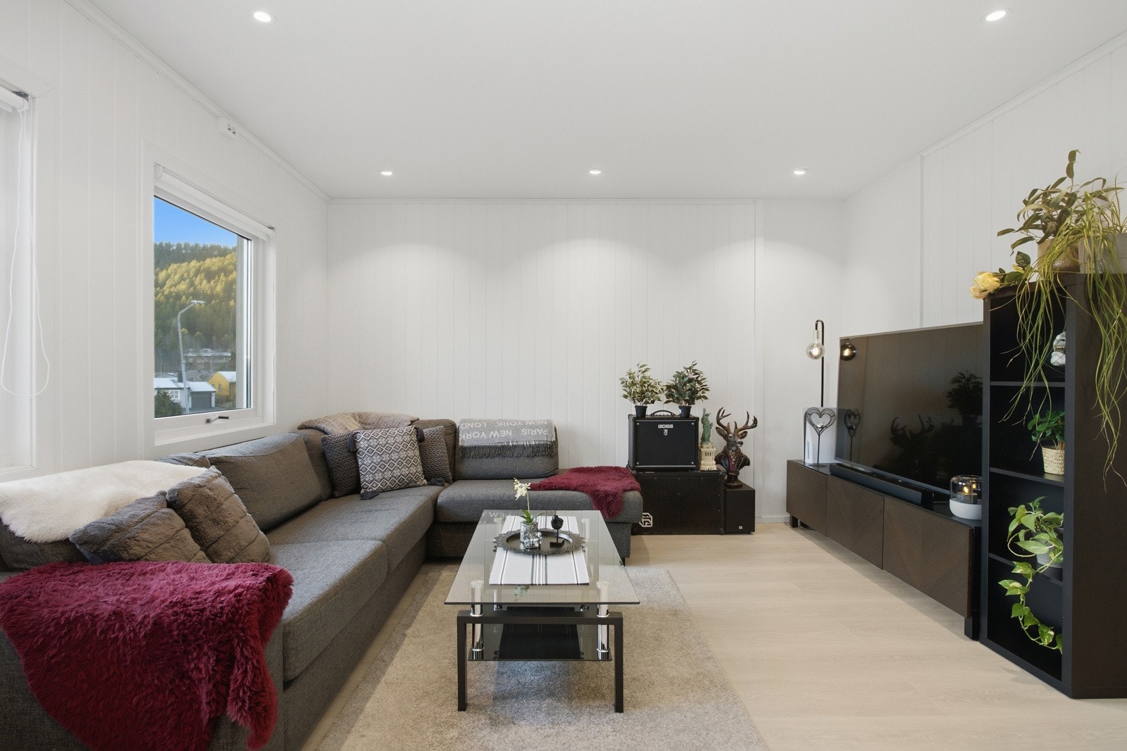 Velkommen til Bjørneveien 16A. Lys og pen andelsleilighet beliggende på Linbojordet. Galleribilde