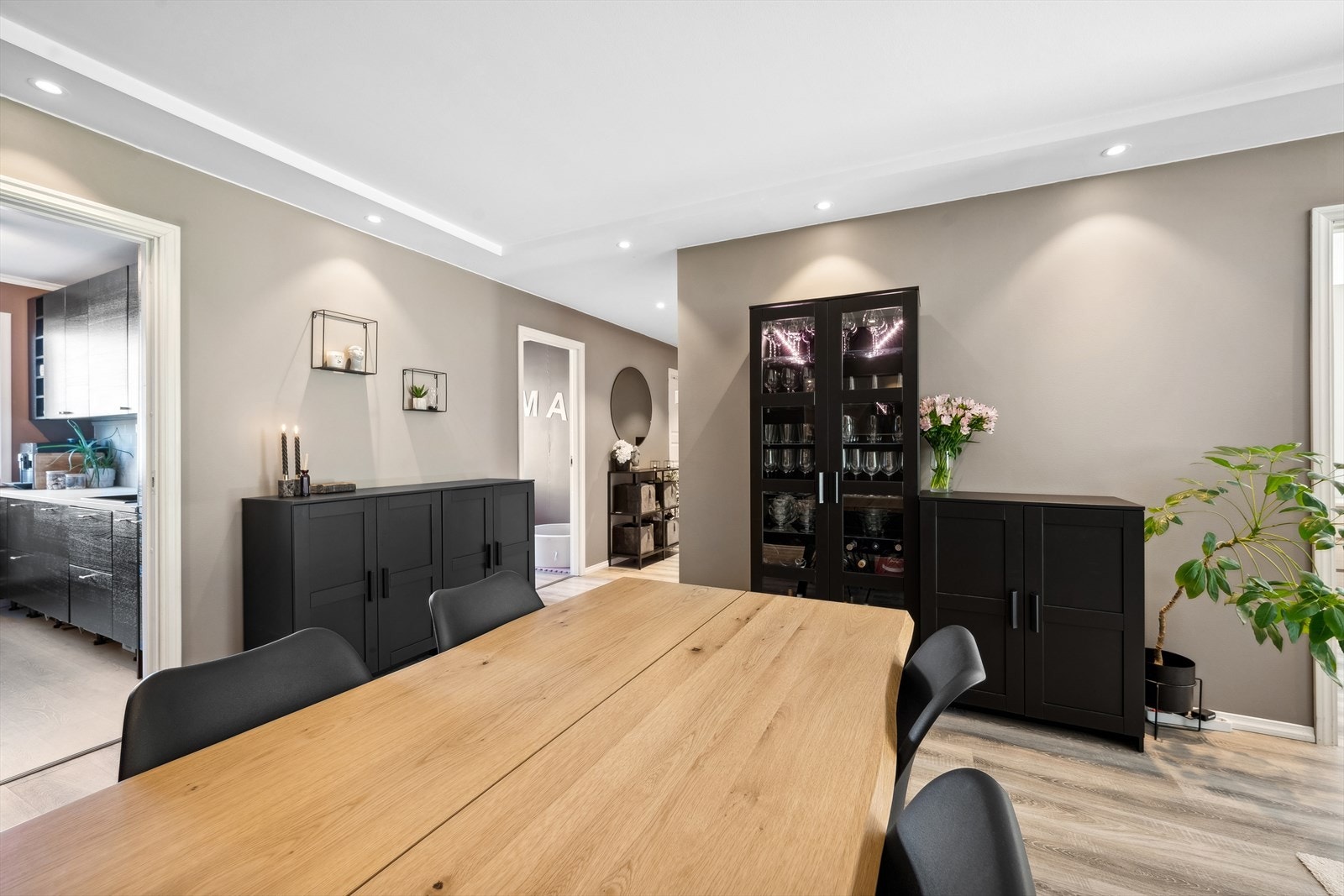 Boligen har god planløsning og har tre romslige soverom. Galleribilde