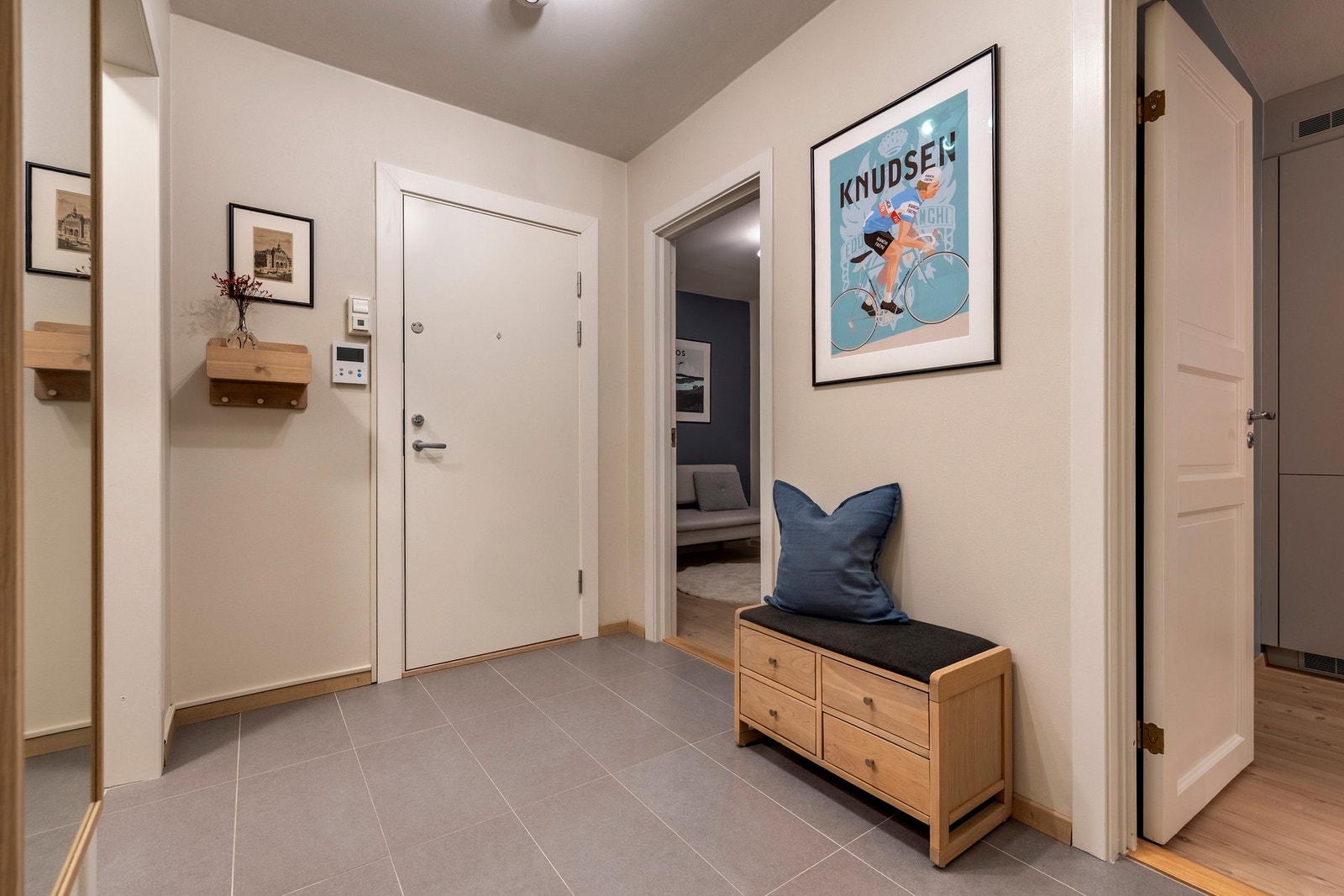 Velkommen inn til en lys og innbydende leilighet. Galleribilde