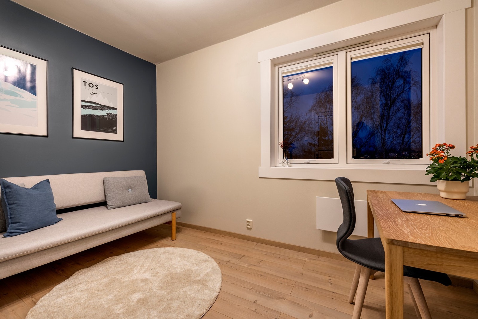 Det andre soverommet er ideelt som barnerom, gjesterom og kontor. Galleribilde