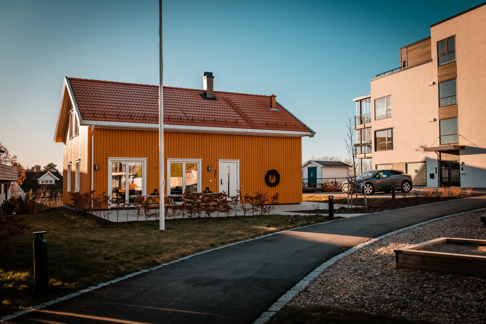 Hyggelig forsamlingshus. Galleribilde