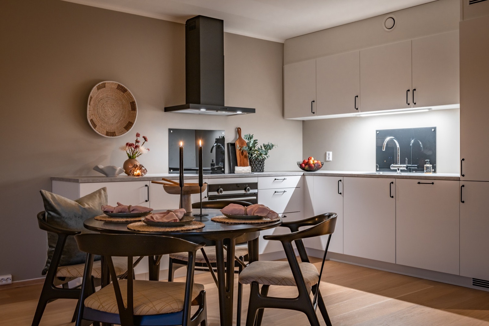 Lekkert kjøkken med fine detaljer. Galleribilde