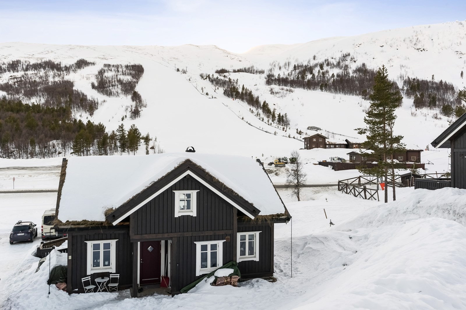 Fritidseiendommen ligger rett ved alpinbakken. Galleribilde