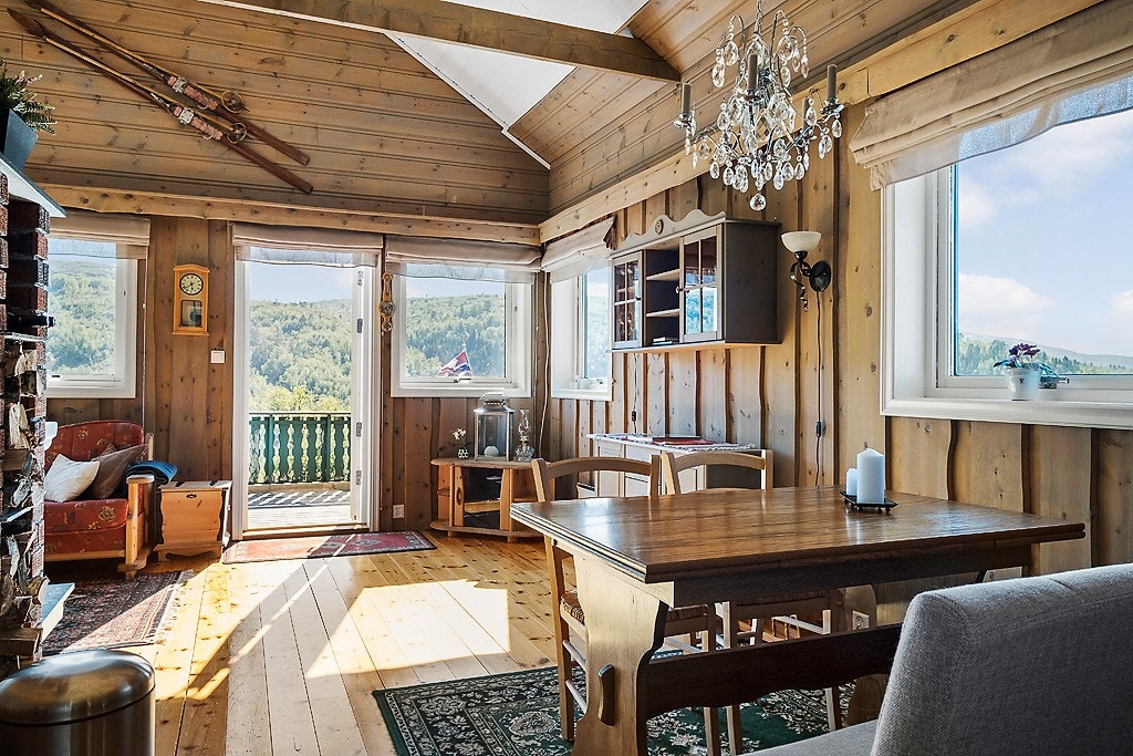 Fra stuen har du adkomst ut på en stor veranda. Galleribilde