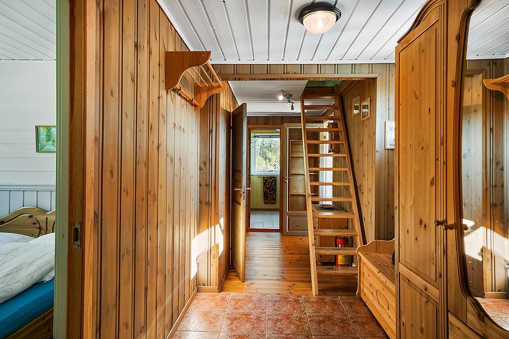 Velkommen inn! Den romslige entréen har har varmekabler i det fliselagte gulvet. Galleribilde