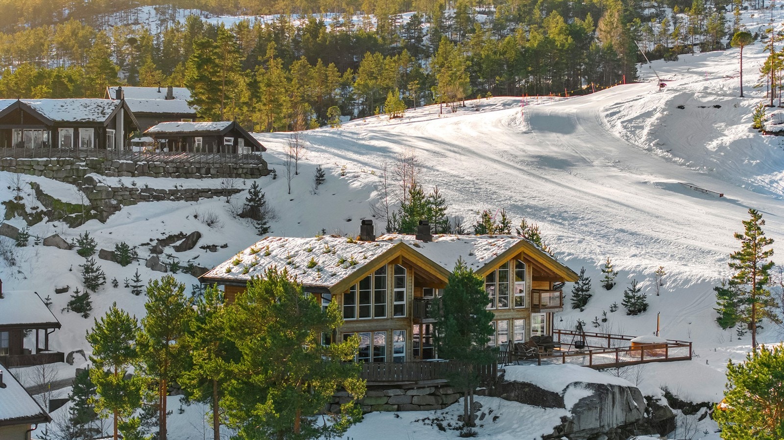 Eiendommen har en fantastisk beliggenhet på Rådyrtoppen 3! Galleribilde
