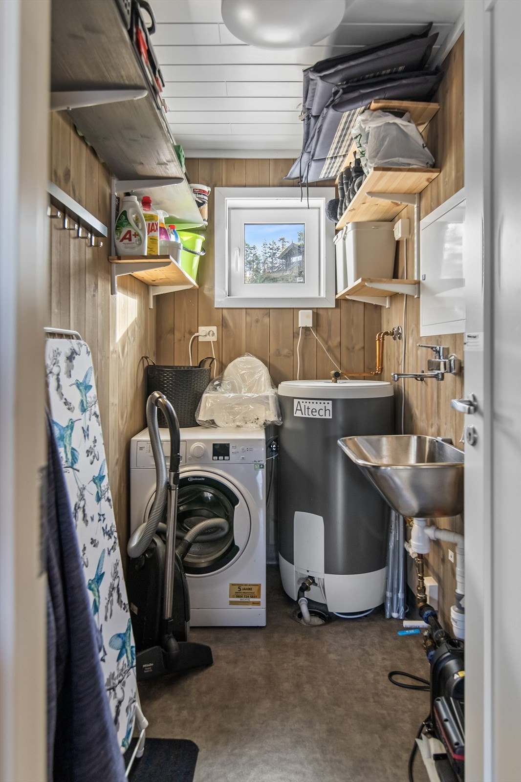 Teknisk rom/vaskerom, beliggende i hovedetasjen. Galleribilde