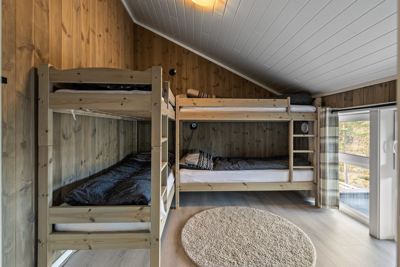 Stort soverom - perfekt om du har stor familie eller ønsker å ha med besøk. Galleribilde