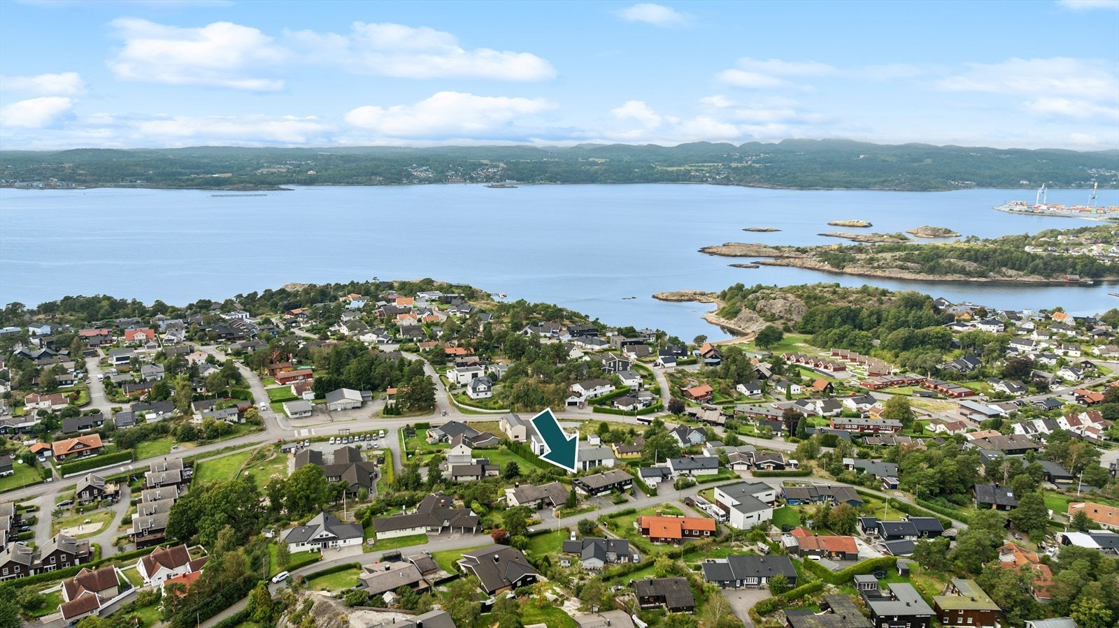 Rekkevik byr på flotte badeplasser, svaberg, sandstrand og grønne områder - et perfekt sted for rekreasjon ved sjøen. Galleribilde