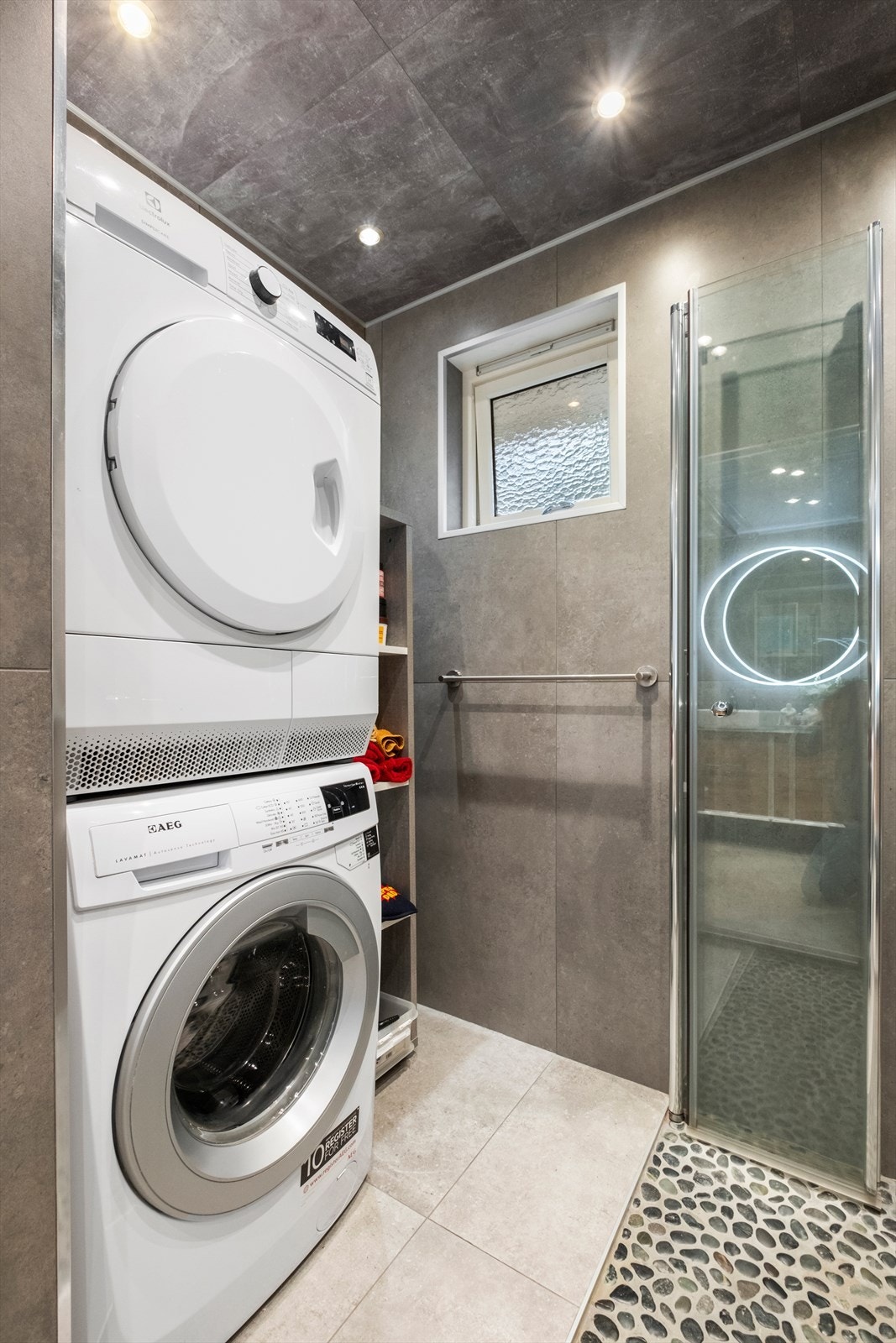 Det opplyses om at badet ble oppusset i 2022/23 ved egeninnsats. Galleribilde