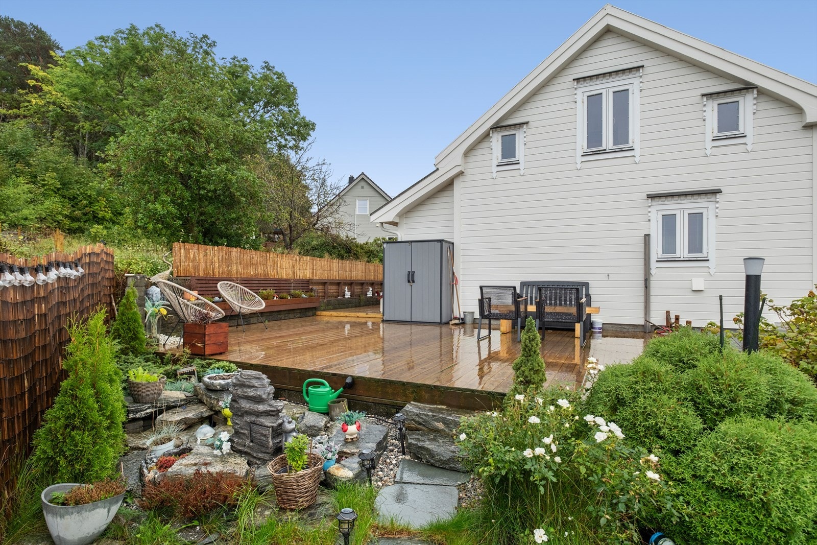 Romslig og flott opparbeidet terrasse. Galleribilde