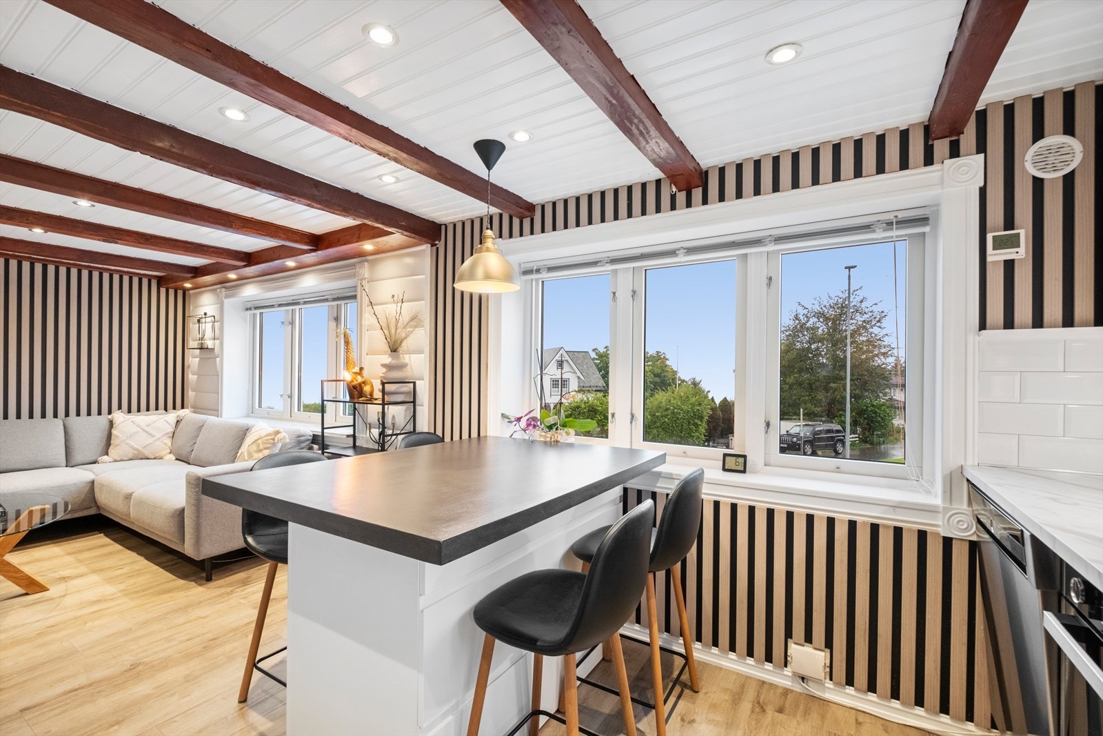 Åpen stue/kjøkken løsning. Galleribilde