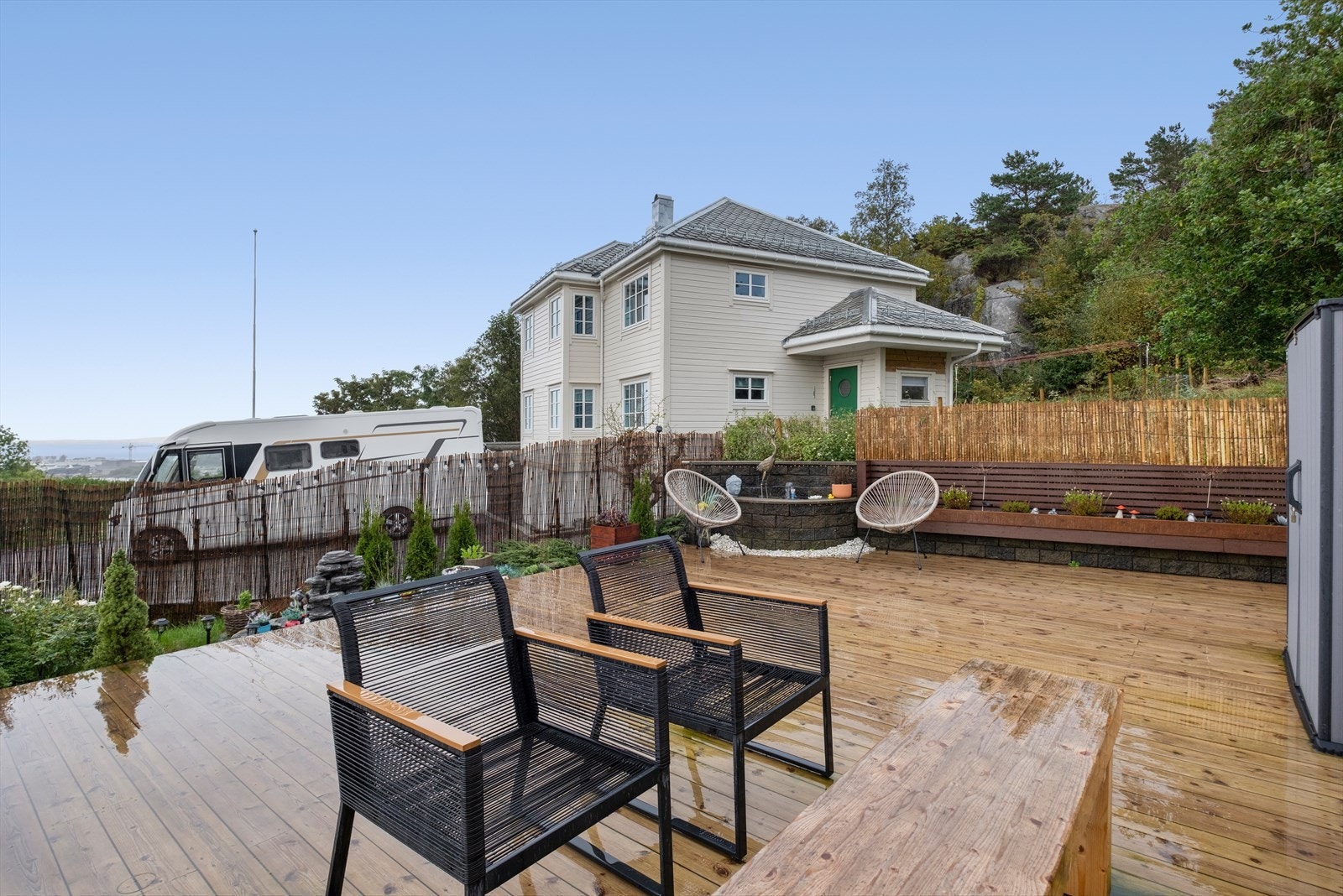 Fra terrassen er det gode solforhold. Galleribilde