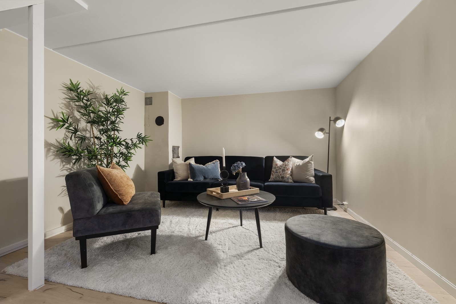 Kjellerstuen har gulvvarme og gir fleksibilitet til bruk som TV-stue eller lekerom. Galleribilde