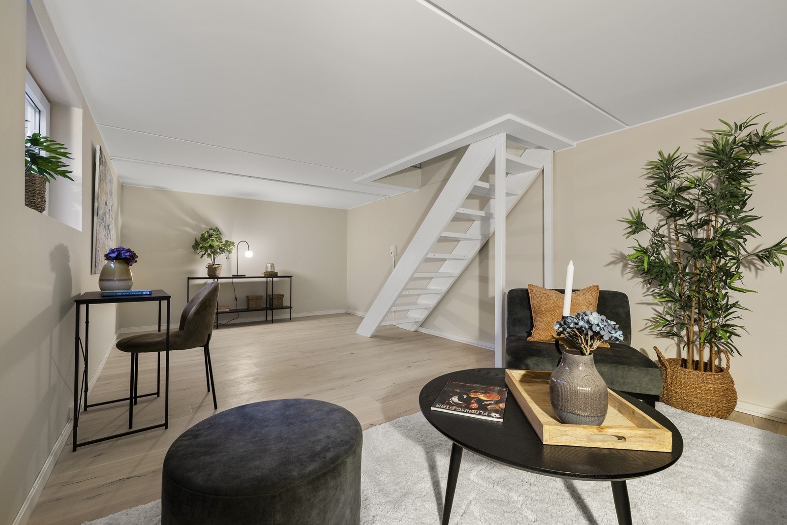 I tillegg til kjellerstuen finnes det en praktisk bod for lagring i denne etasjen. Galleribilde