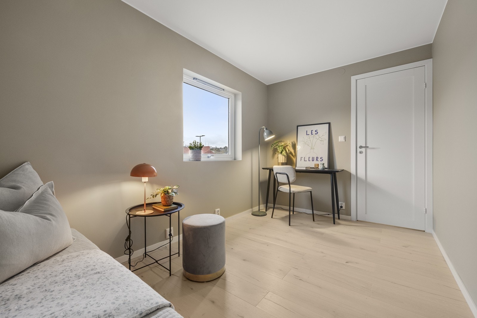 Også her er det lyse, nøytrale overflater som gir et godt utgangspunkt for personlig innredning. Galleribilde