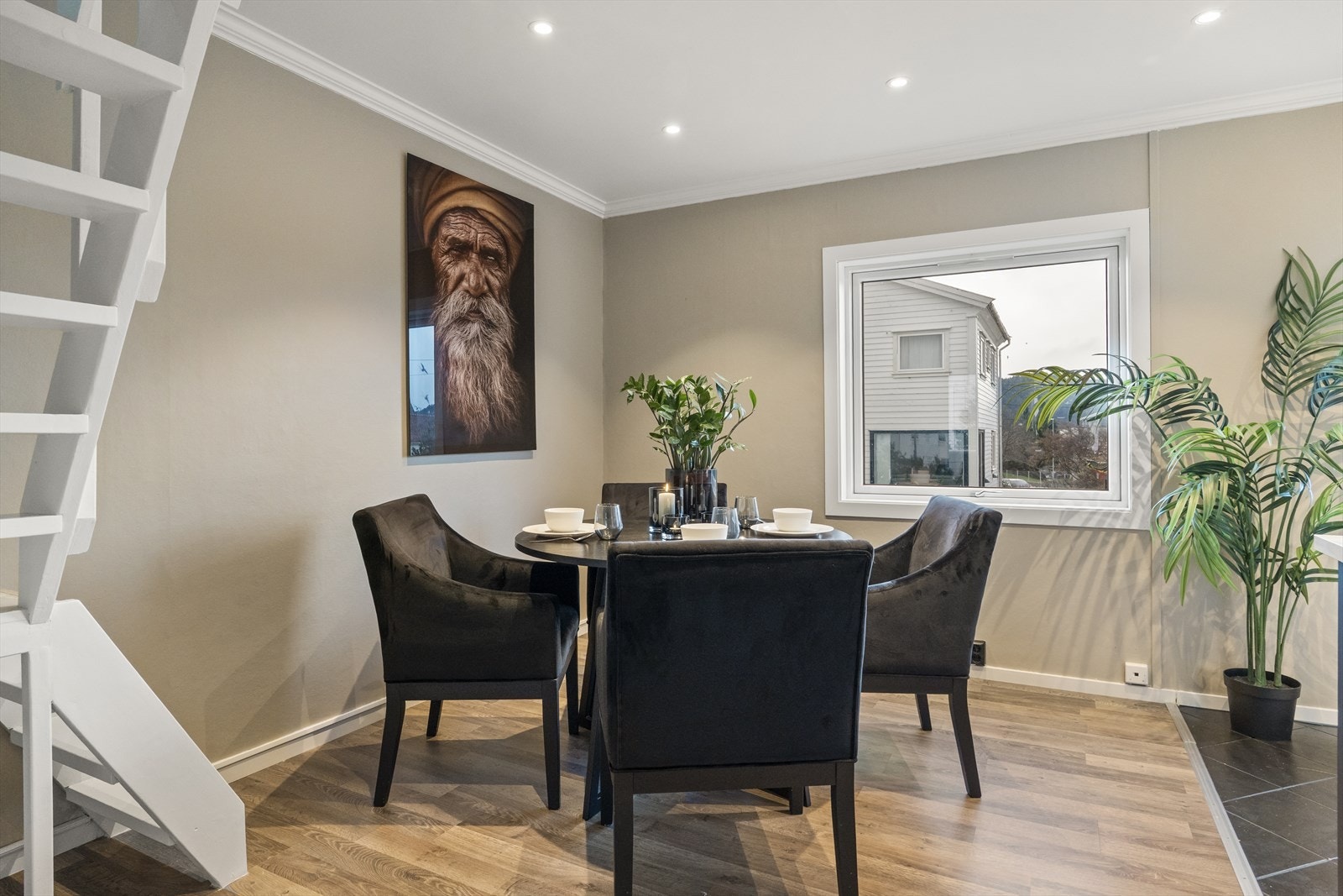 Fra stuen kommer man videre inn til kjøkkenet Galleribilde