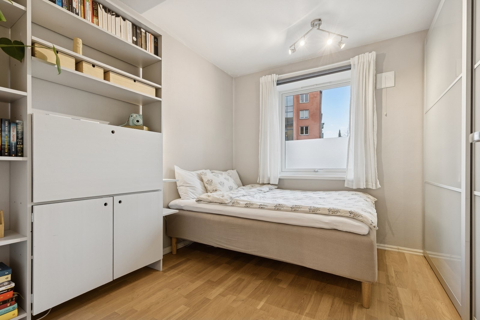 Soverom II- egner seg godt som gjesterom/kontor/barnerom alt etter eget ønske. Galleribilde