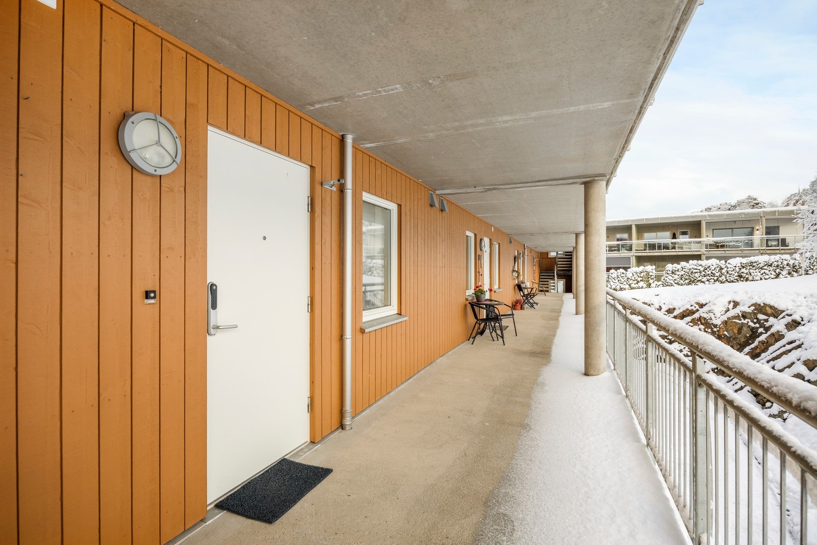 Inngangsparti fra svalgang Galleribilde