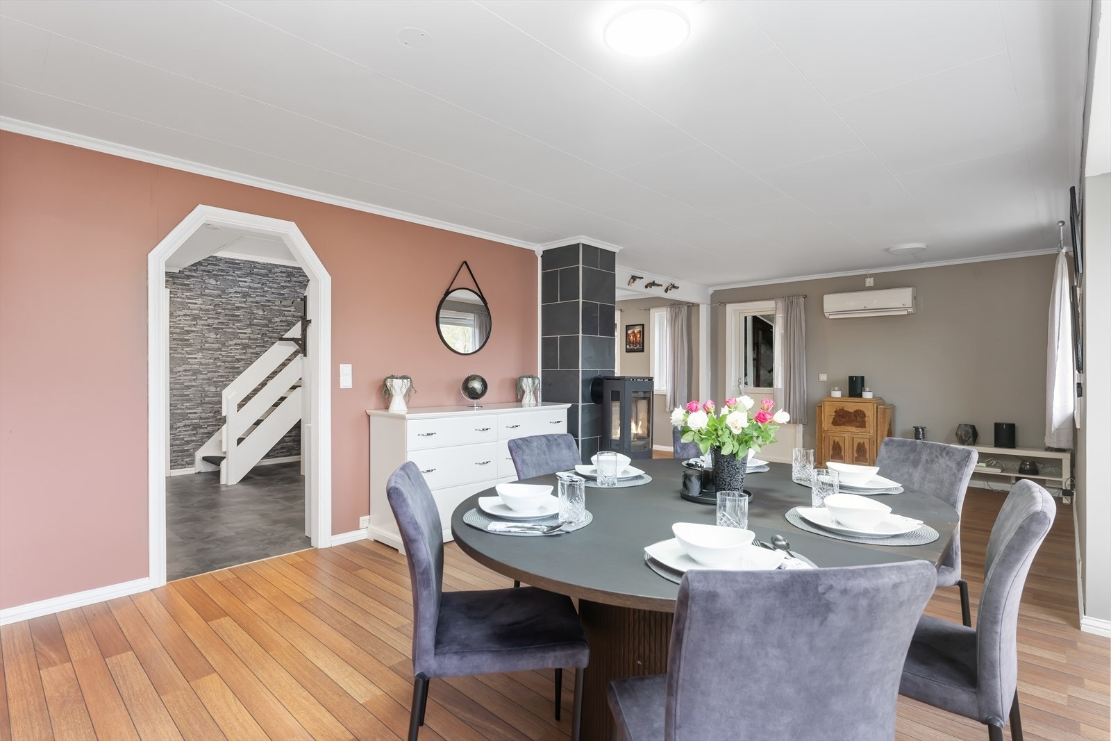 L-formet stue med god plass Galleribilde