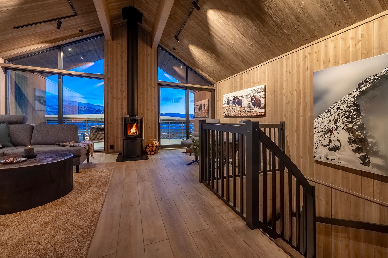 Pen vedovn fra Varde som bidrar til en lun atmosfære i rommet. Galleribilde