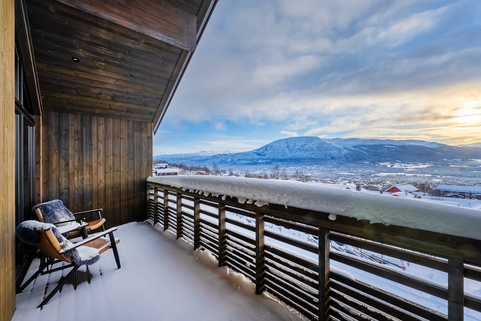 Fra stuen har du tilgang til 1 av 3 terrasser. Galleribilde