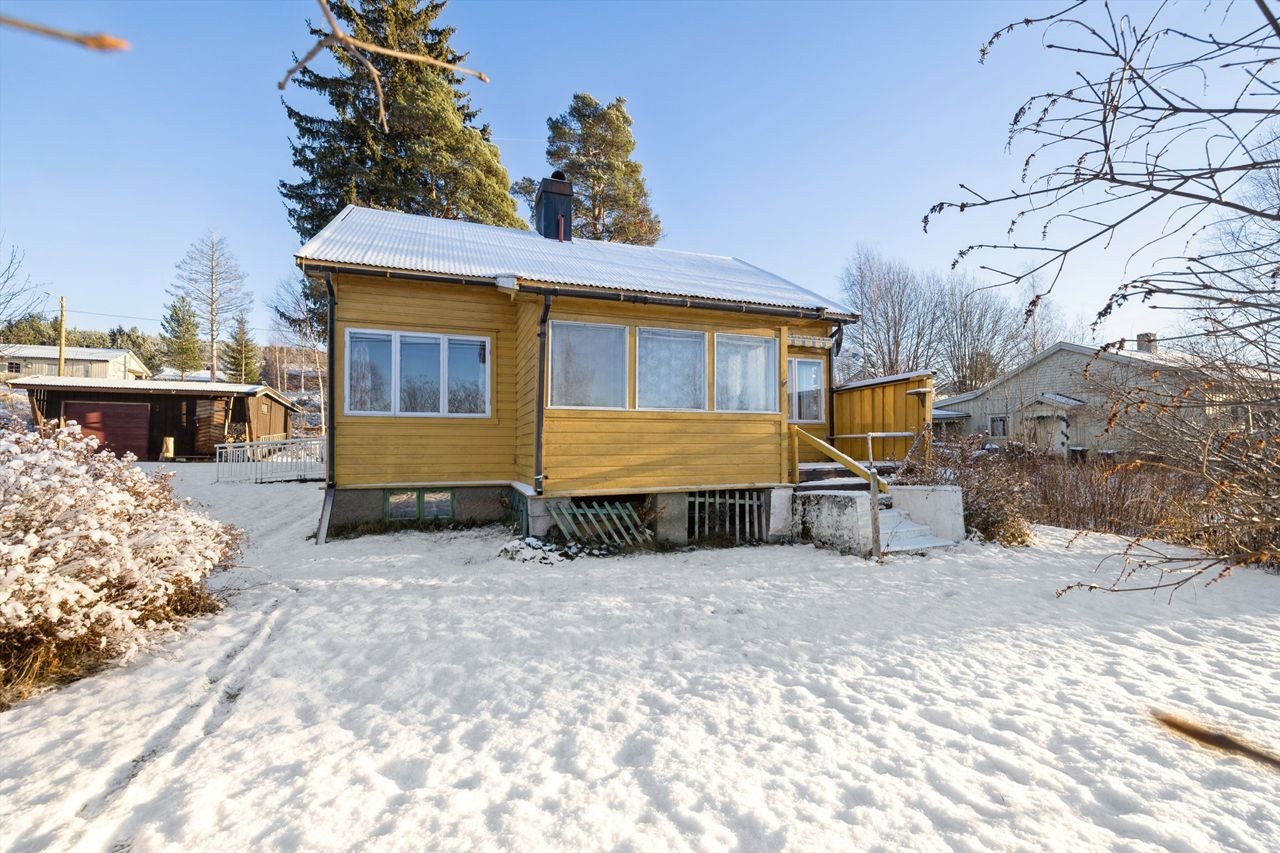 Hagestuen og terrassen er vendt mot vest, med gode lysforhold på ettermiddagen. Galleribilde