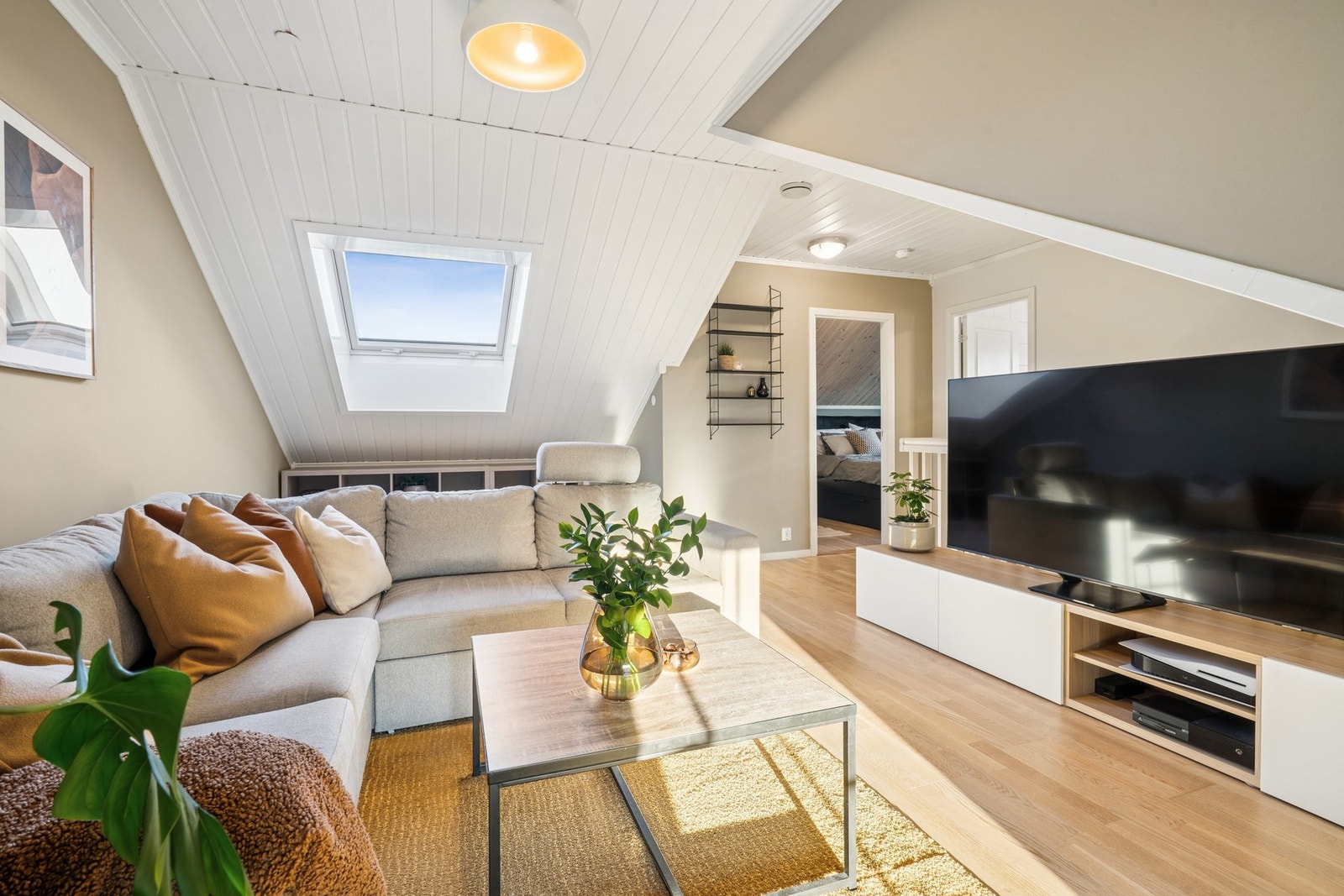 Perfekt med en ekstra stue om det er barn i hus, eller om dere foretrekker å se forskjellige ting på TV'en. Galleribilde