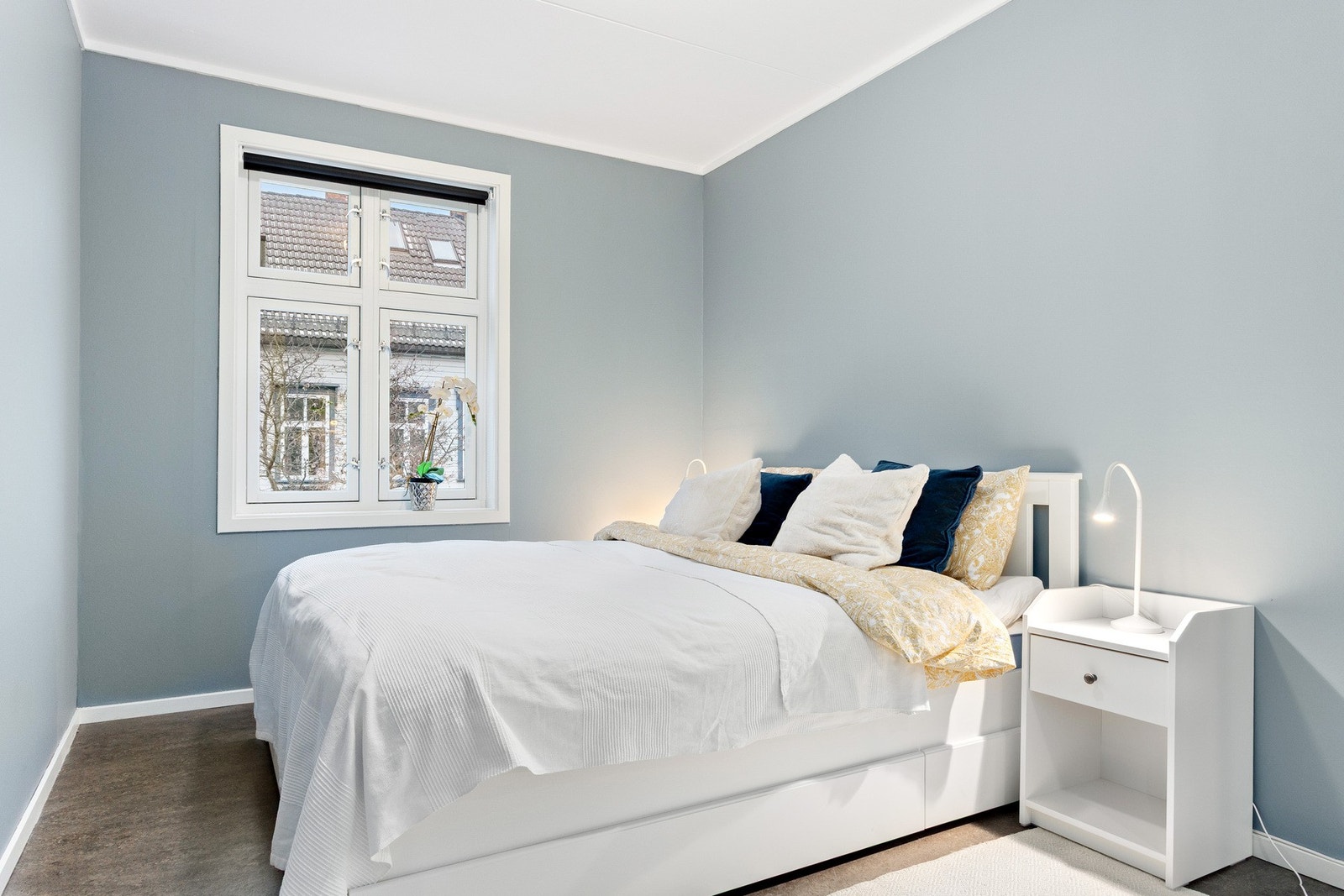 Lyst og komfortabelt hovedsoverom på 10,4 kvm. Galleribilde