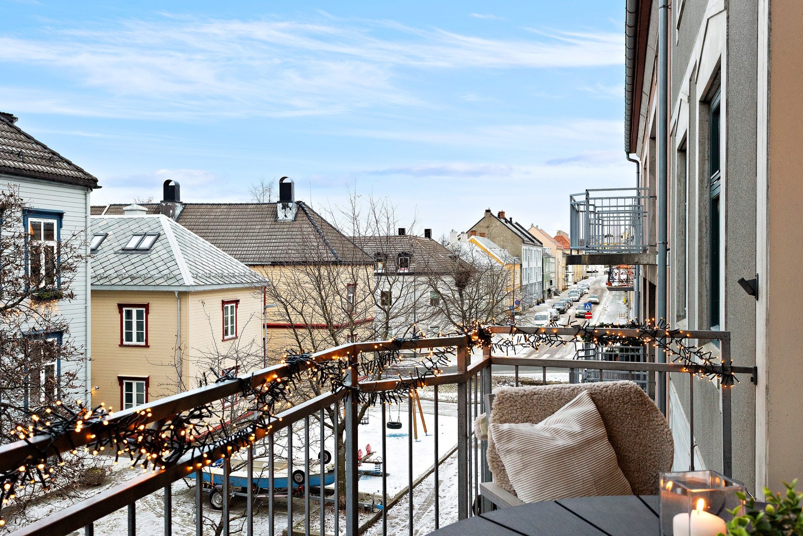 Boligen ligger fint til i en rolig gate, samtidig som man nyter godt av den svært sentrumsnære beliggenheten Møllenberg tilbyr. Galleribilde