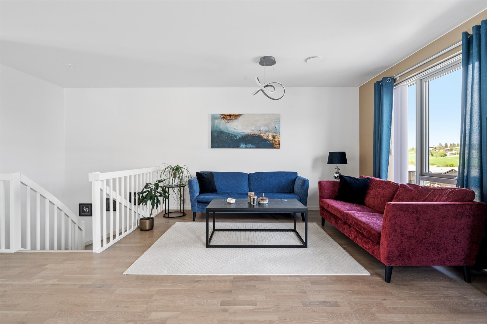 Det er valgt eksklusive materialoppgraderinger - som omfatter bytte av byggematerialer til luksuriøse alternativer for kjøkken, bad og parkettgulv. Galleribilde