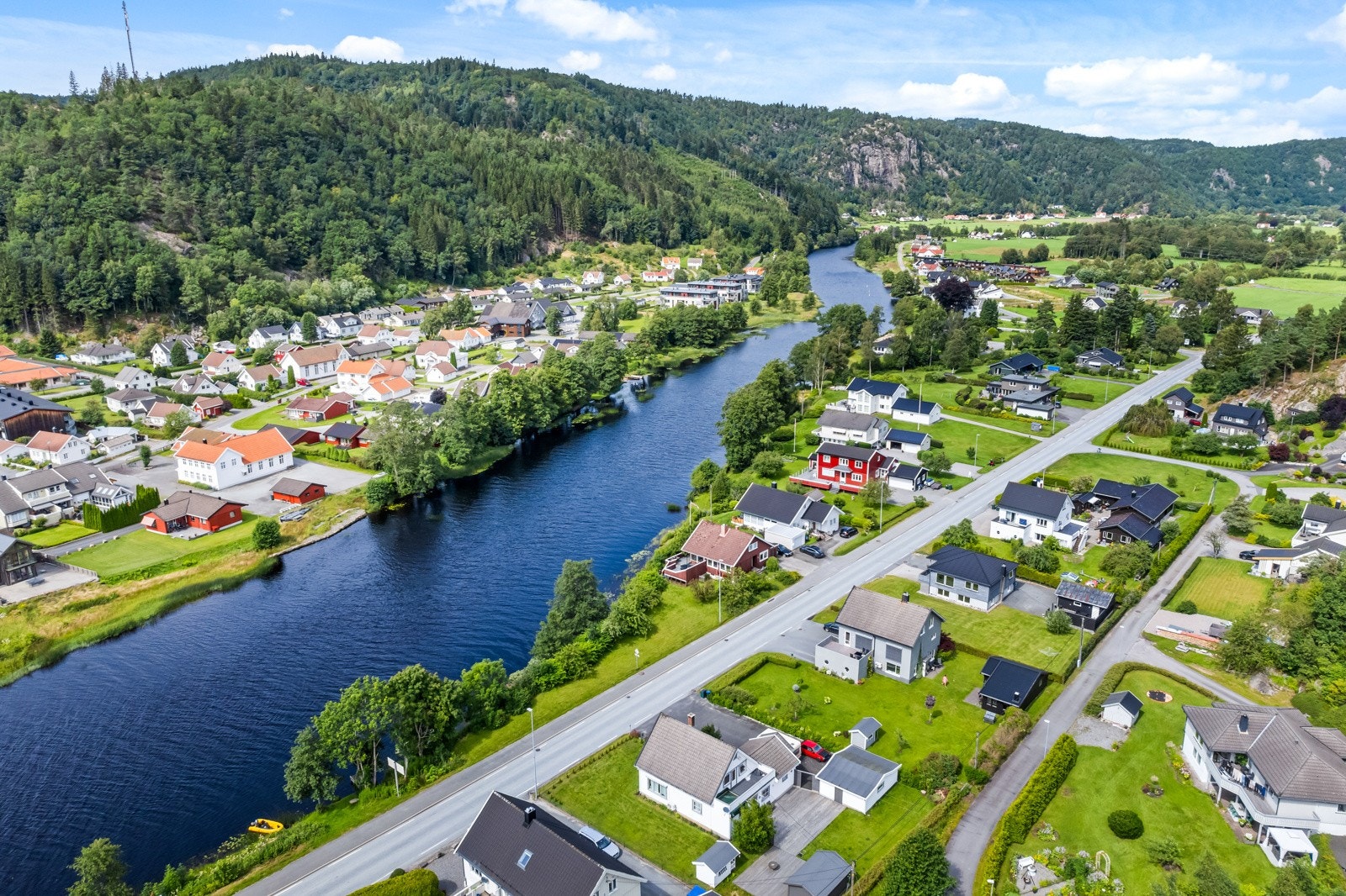 Boligen har beliggenhet i et godt etablert og familievennlig område. Galleribilde