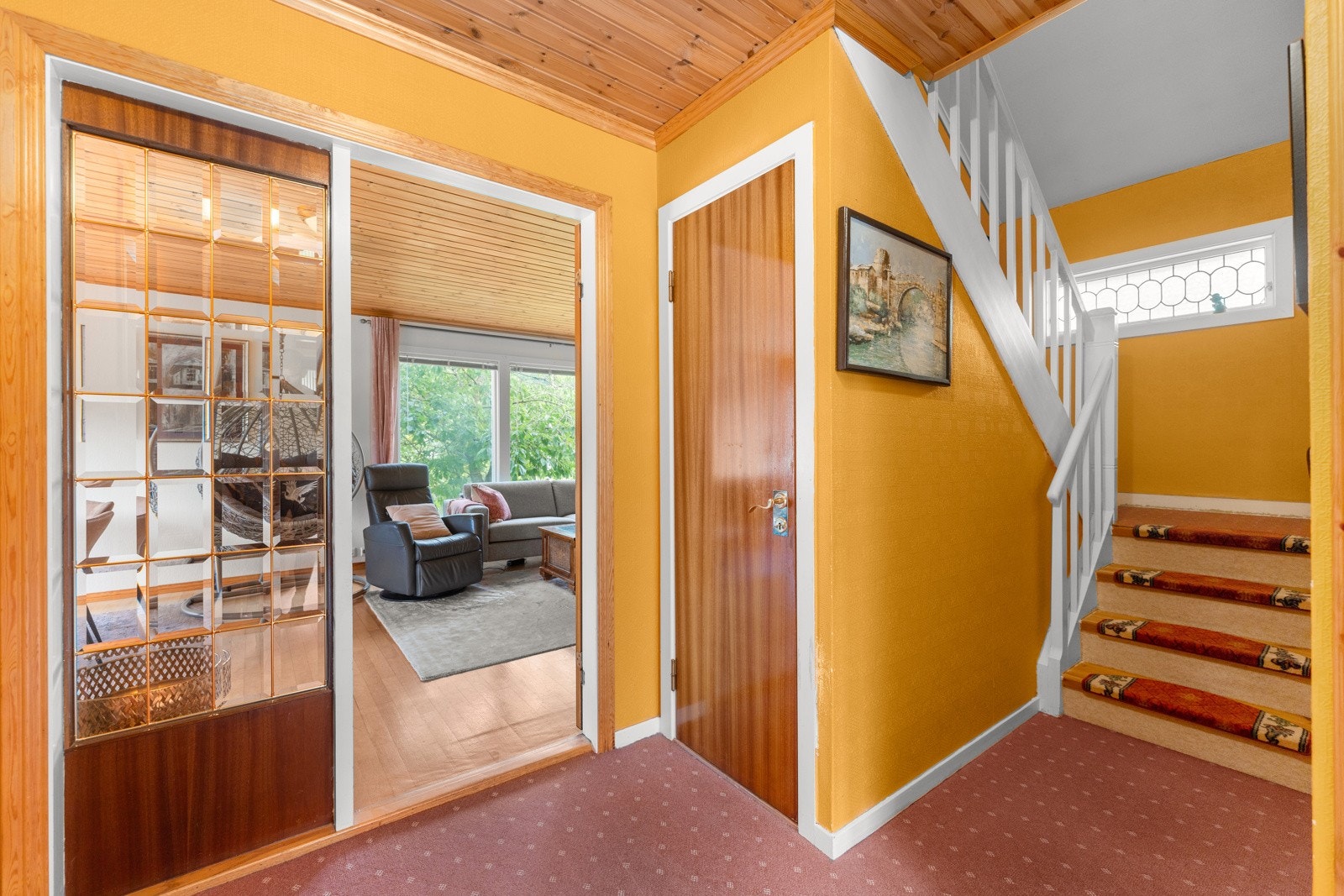 Fra gangen er det adkomst til kjeller. Galleribilde