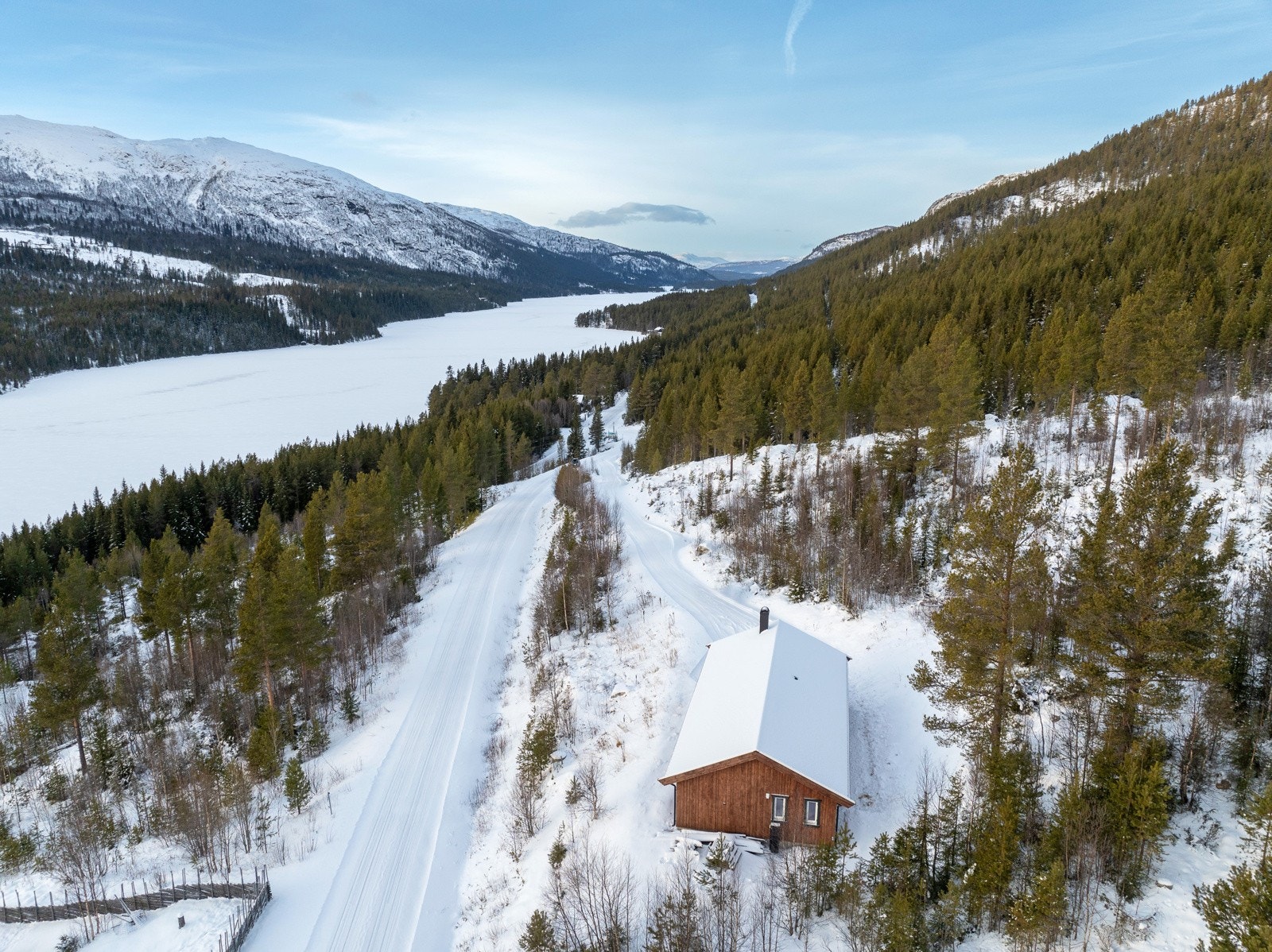 Espedalen er kjent som "Den vennlige villmarken". Her kombineres storslått natur med moderne komfort, og du har muligheten til å utforske daler og fjell året rundt. Galleribilde